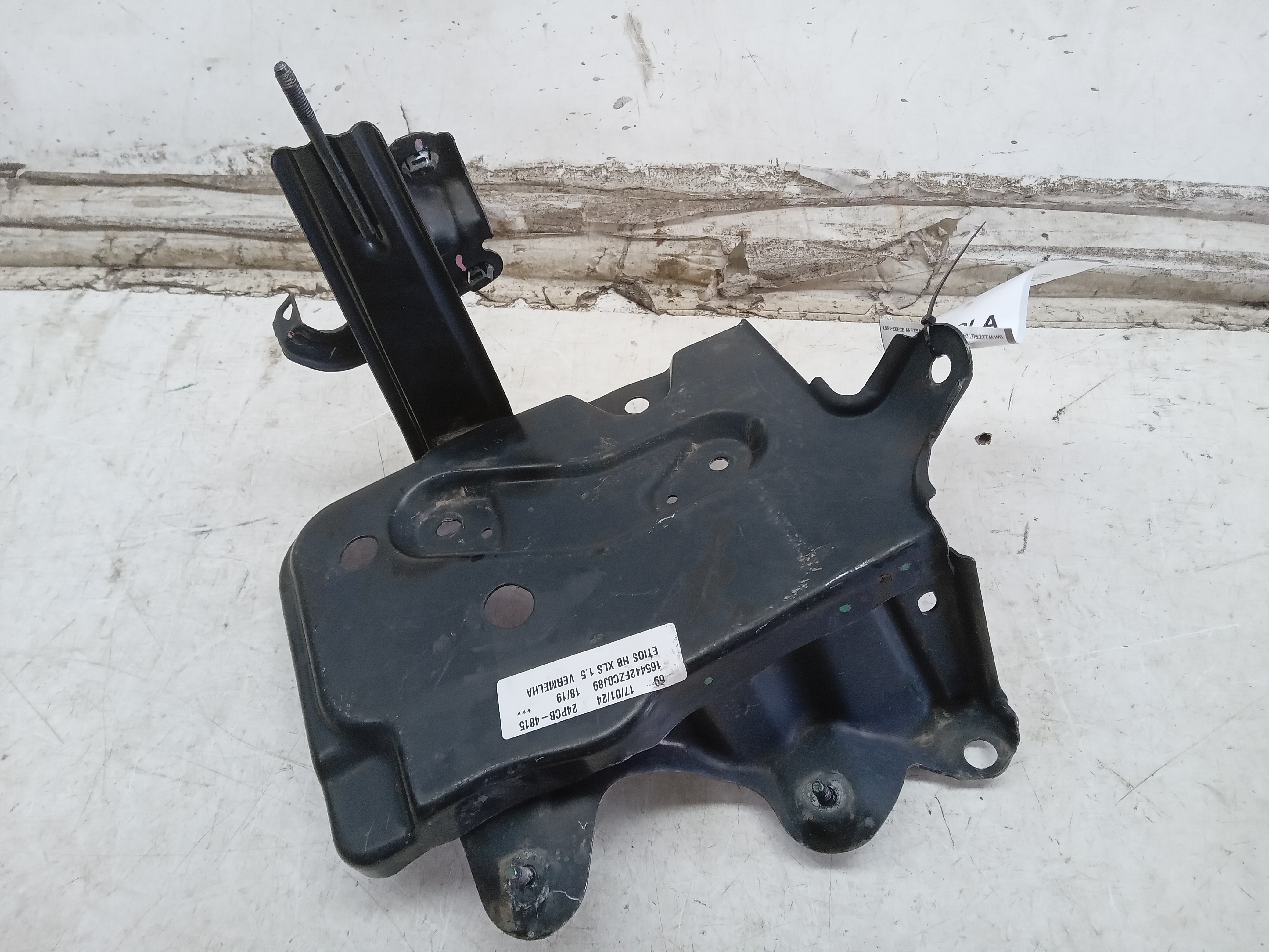 SUPORTE CAIXA BATERIA TOYOTA ETIOS 2019 2