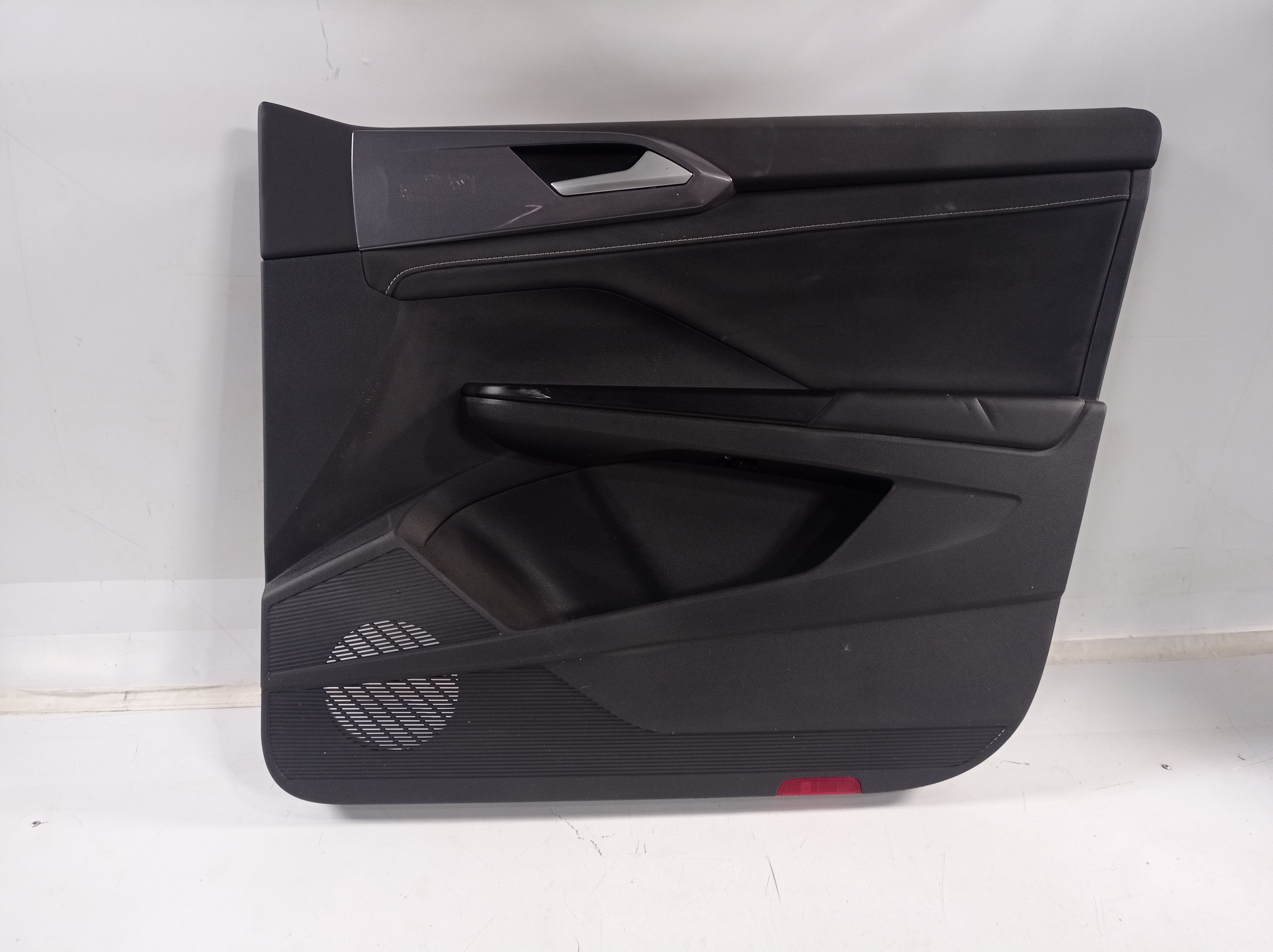 Forro De Porta Dianteira Direita Vw Taos 2020 2021 Original