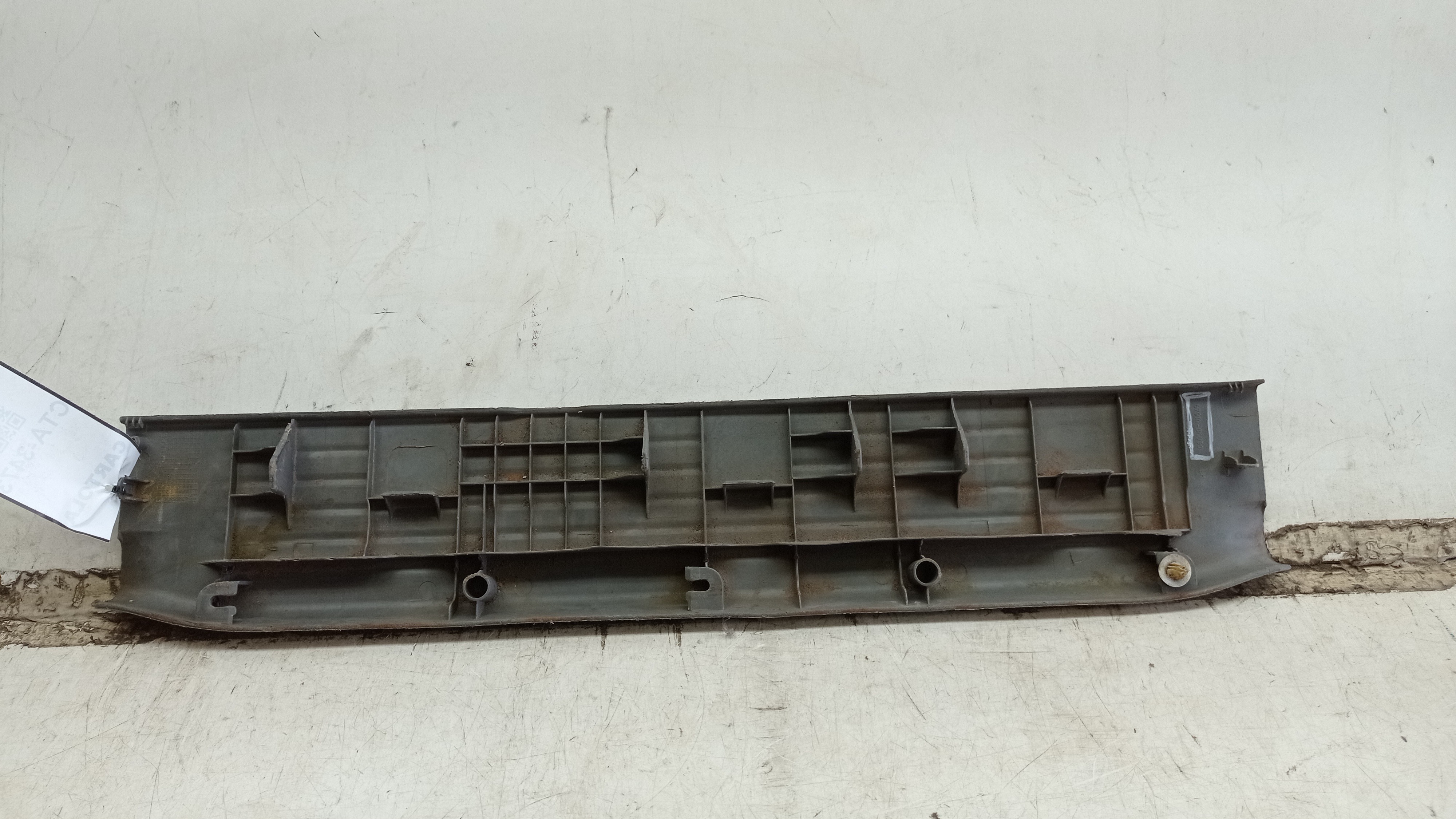 67914 0k030  Acabamento Soleira Interna D. E Hilux 05 15 2