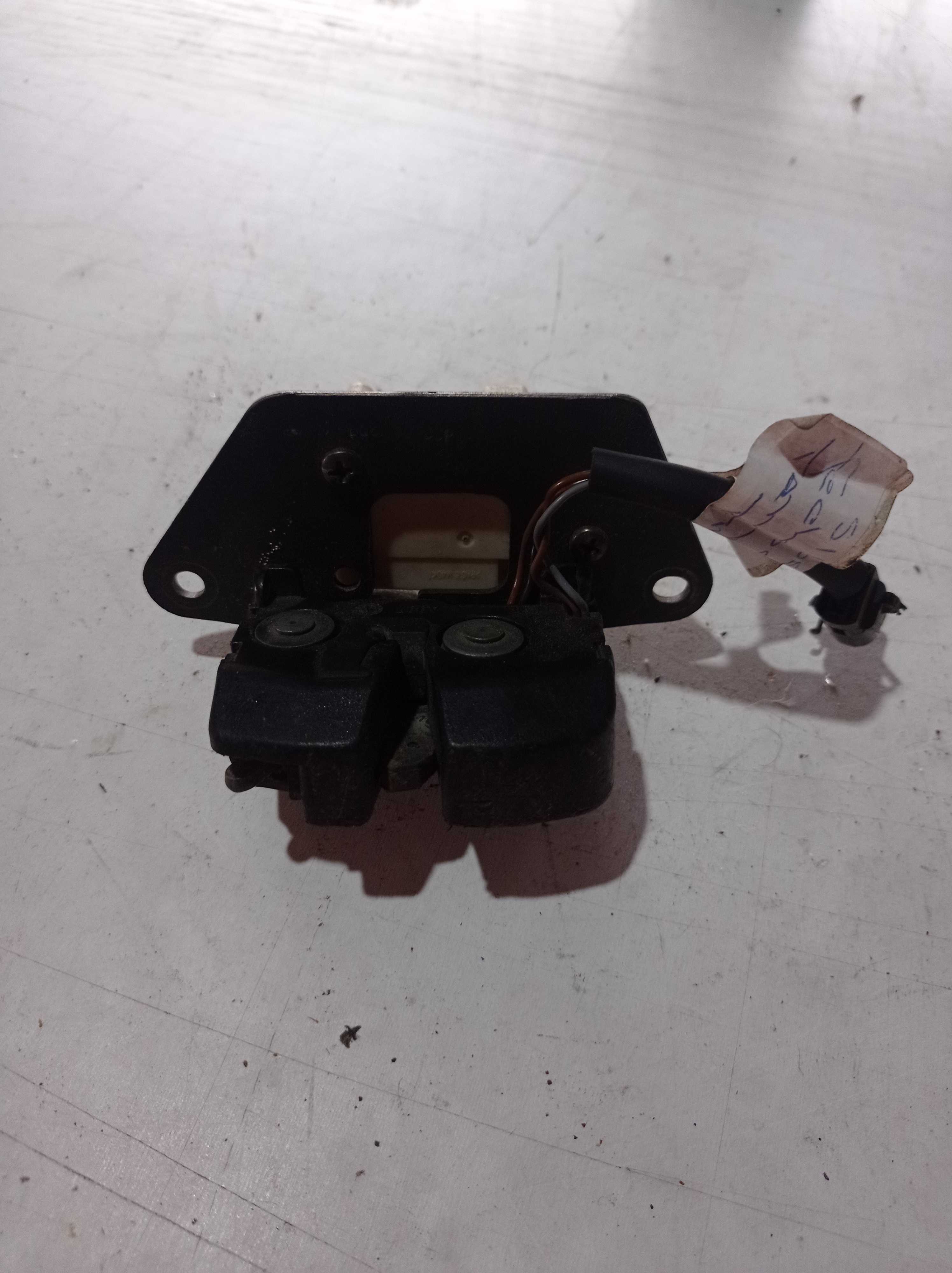 FECHADURA TAMPA TRASEIRA FIAT STILO 2006 1