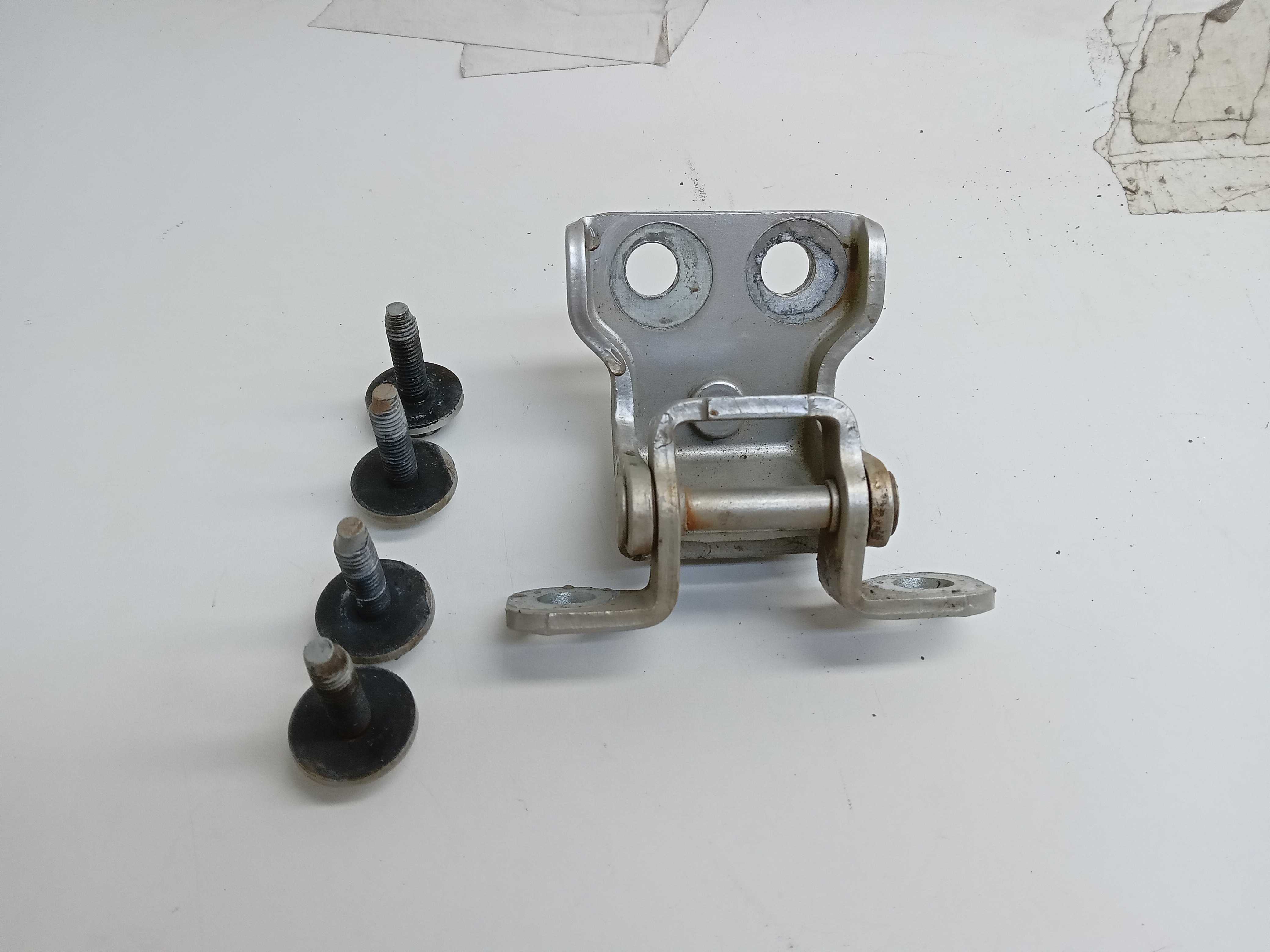 DOBRADIÇA INFERIOR PORTA TRASEIRA DIREITA FORD RANGER 2008 1