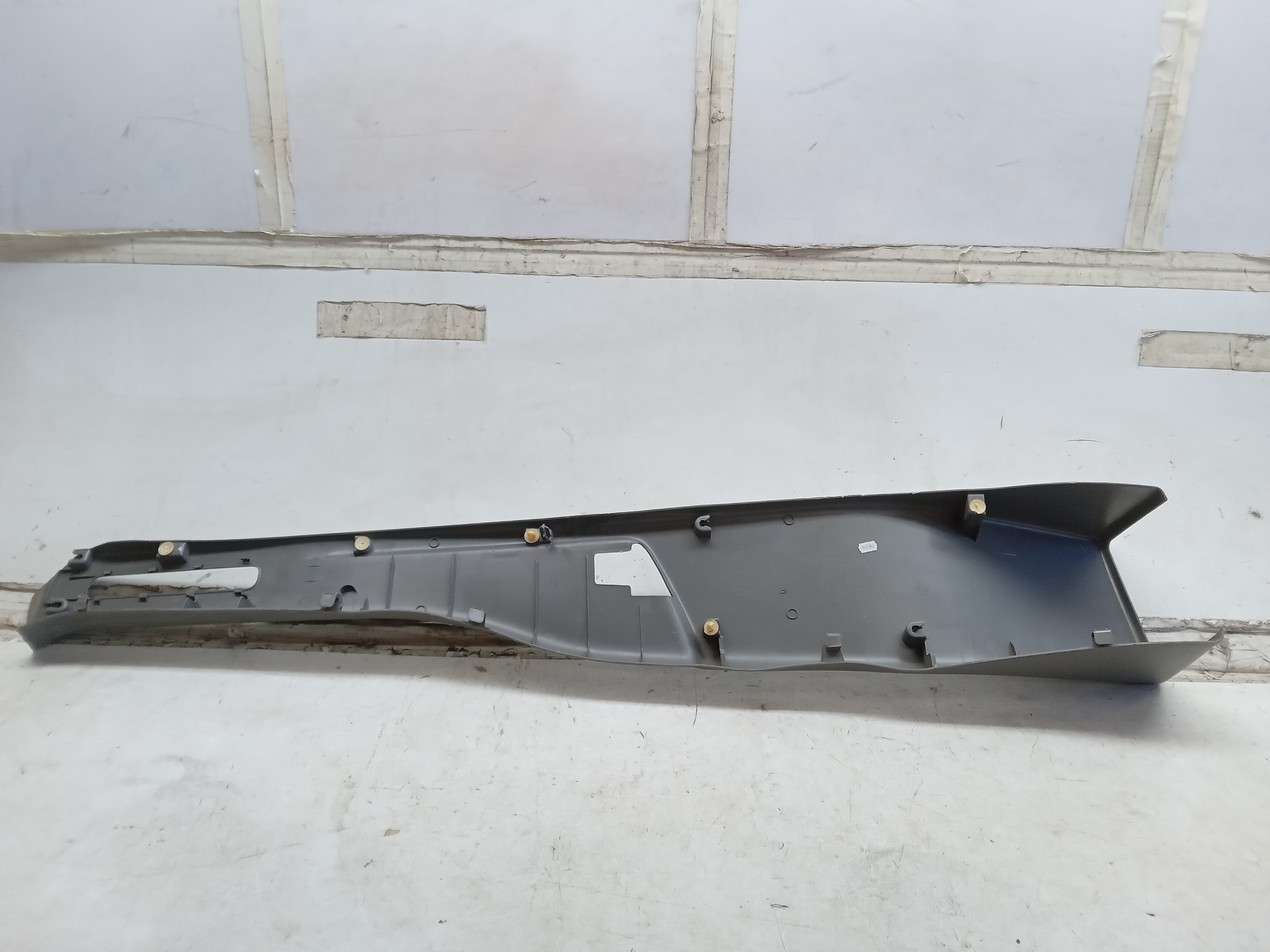 MOLDURA ACABAMENTO COLUNA CENTRAL LE RENAULT MASTER 2021 2