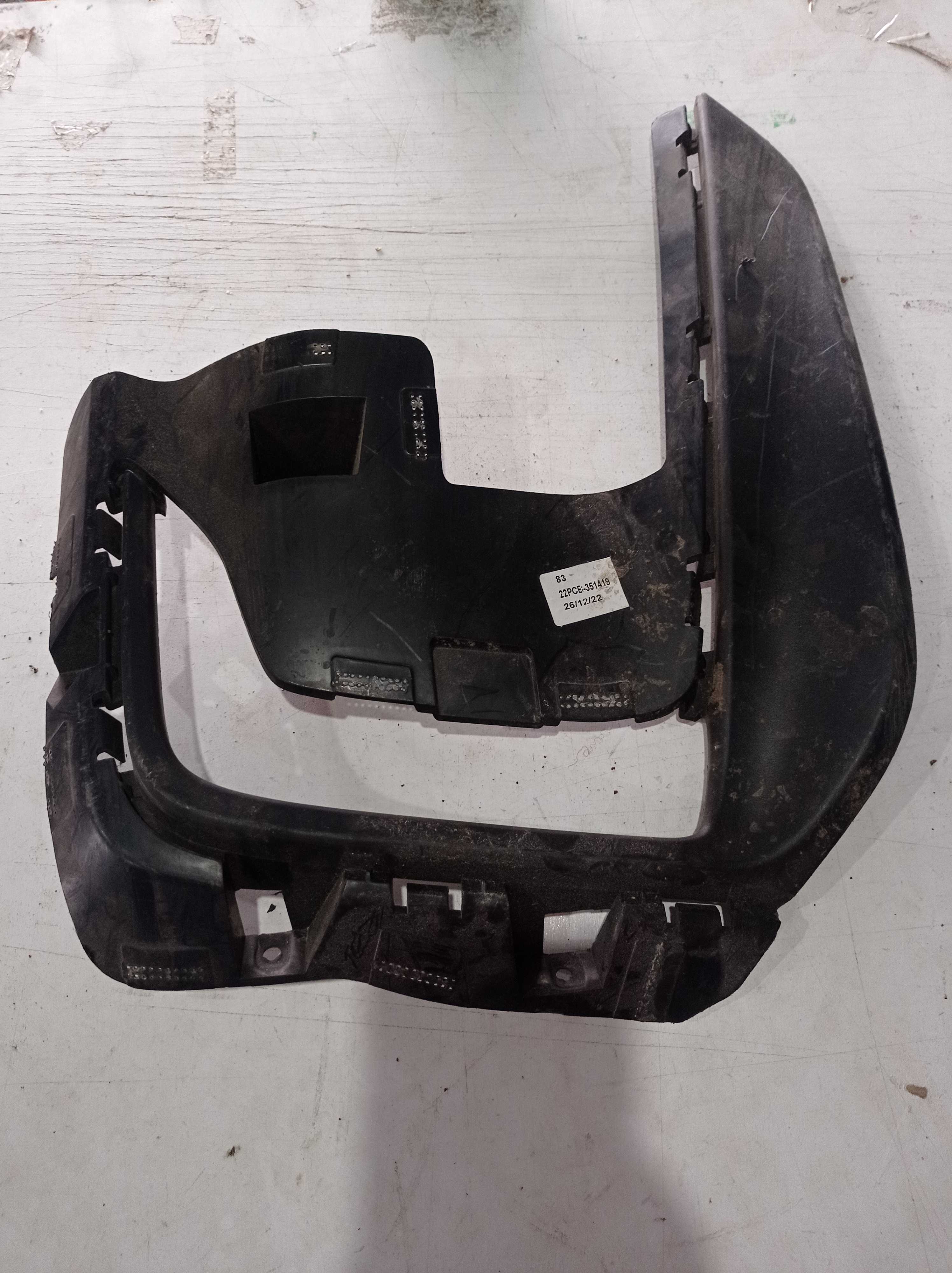 GRADE MOLDURA FAROL MILHA DIREITO GM TRACKER 2021 1