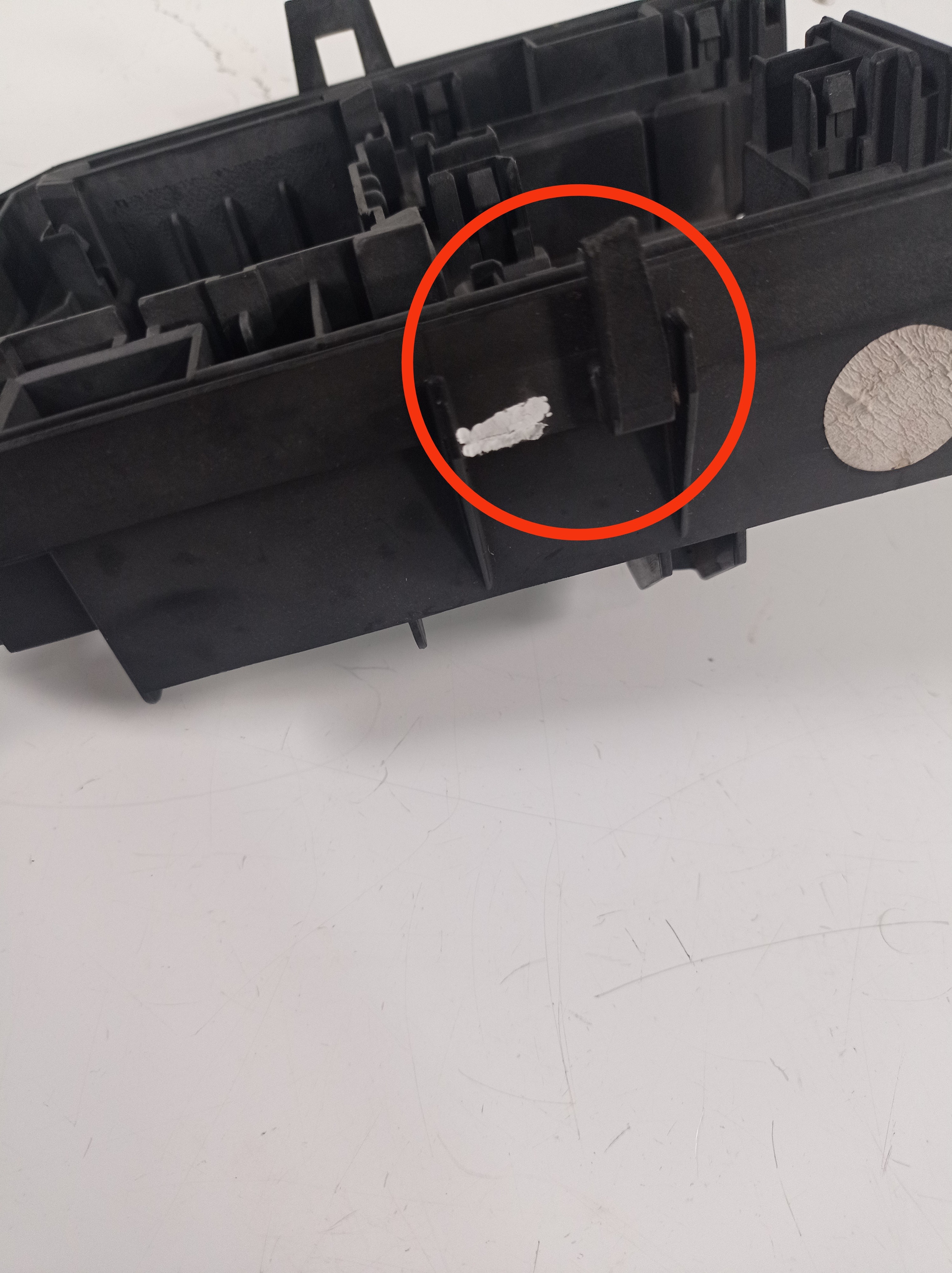 95941608 Suporte Caixa Fusível Chevrolet Cobalt 2018 2019 4