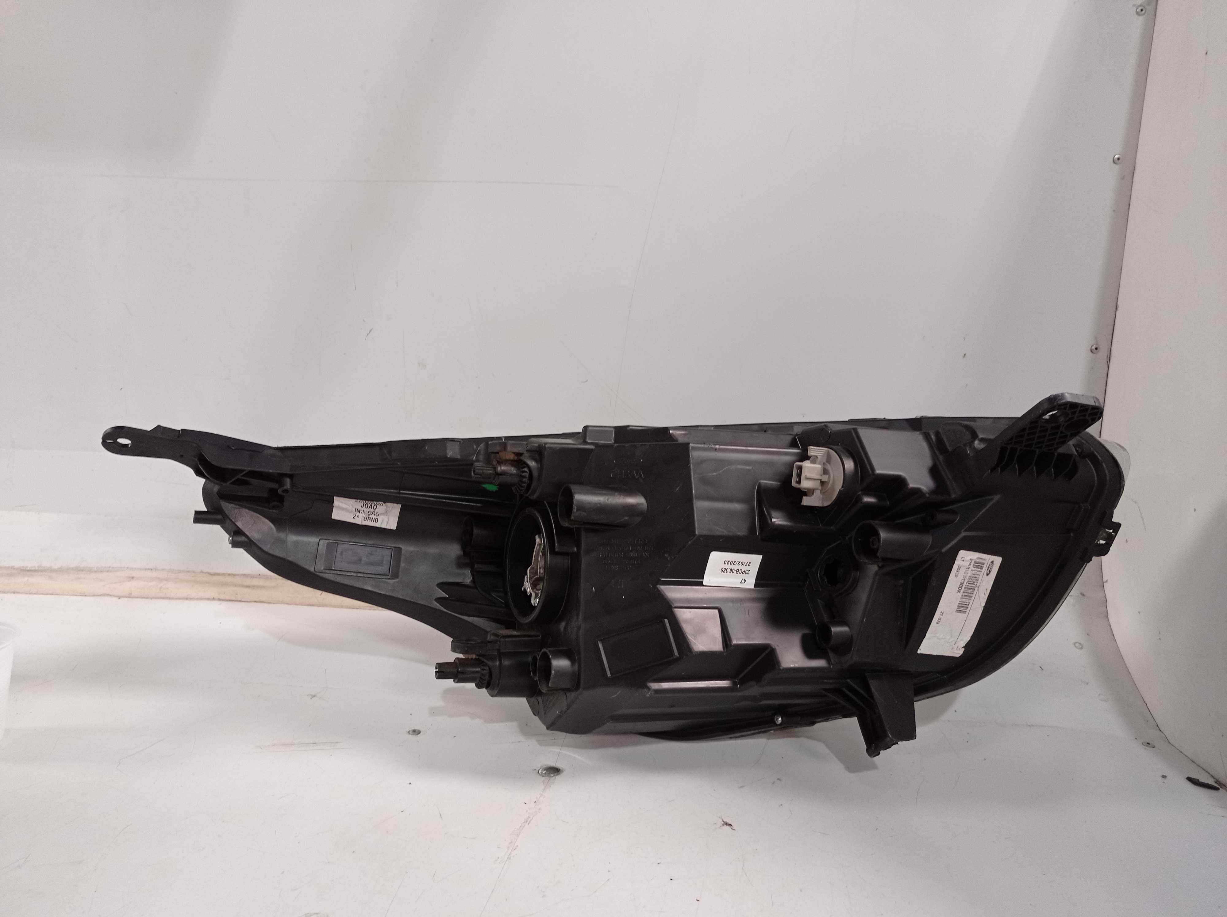 FAROL ESQUERDO FORD KA MARCARA NEGRA 2018 A 2021 RECUPERADO 2