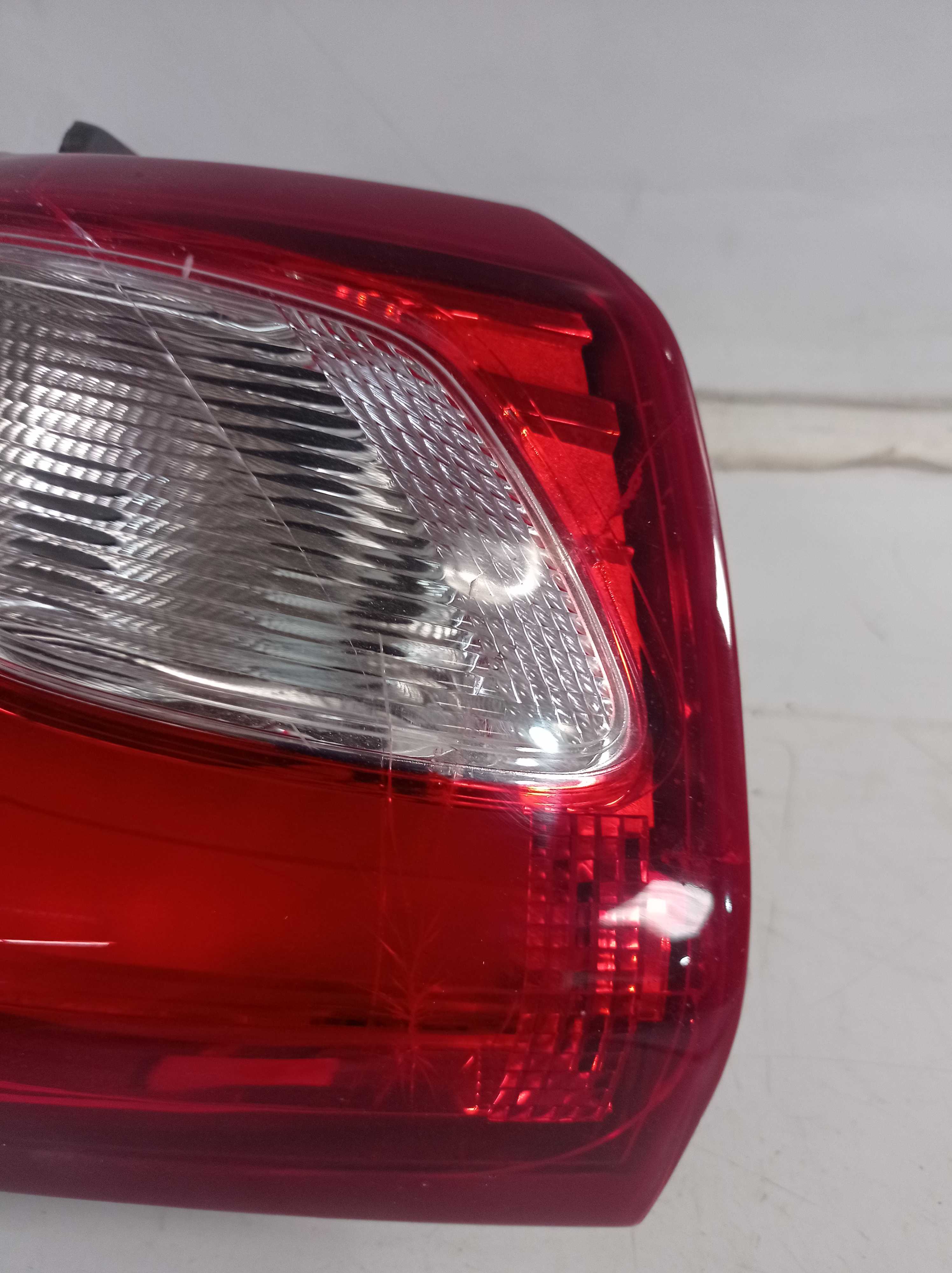 Lanterna traseira esquerda gm equinox 2018 a 2023 recuperada 3