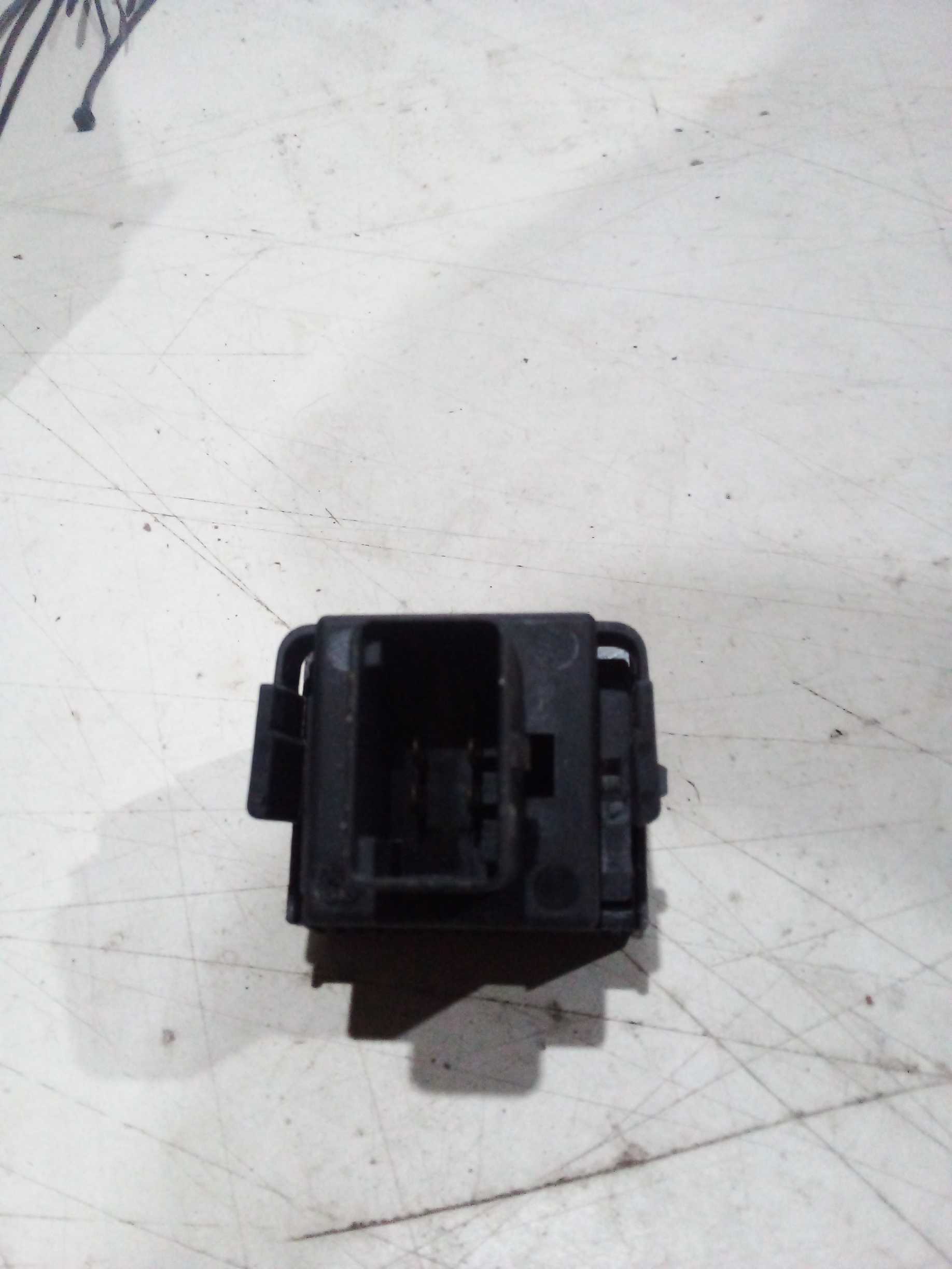 BOTÃO CONTROLE DA ILUMINAÇÃO PAINEL CENTRAL Volkswagen Polo 2