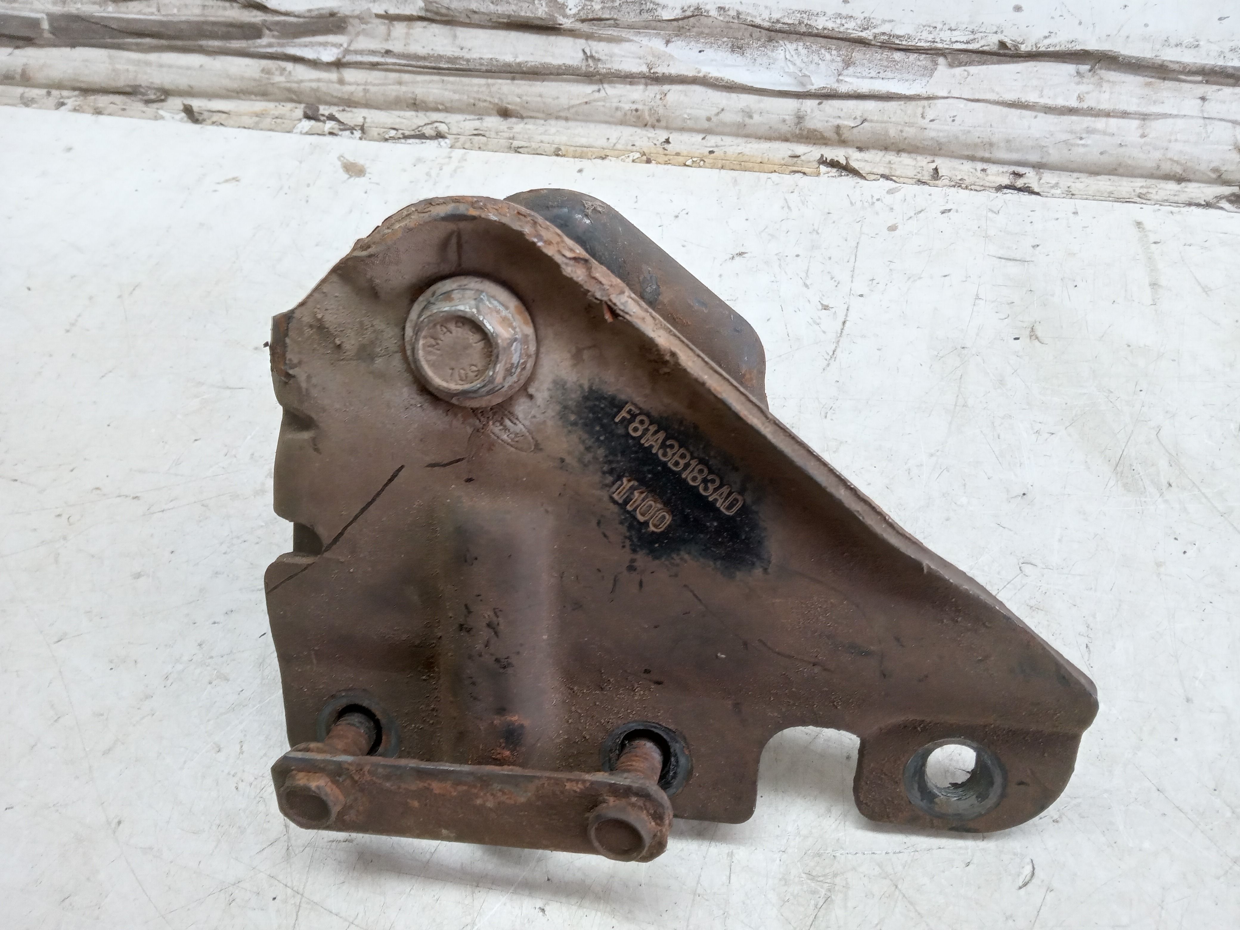 SUPORTE TIRANTE DIANTEIRO LE FORD F350 2001