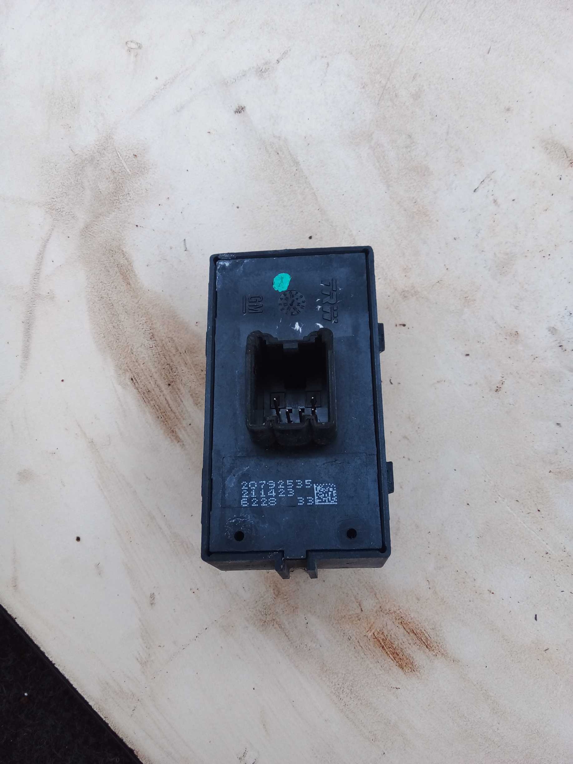 BOTÃO VIDRO ELÉTRICO PORTA TRASEIRA ESQUERDA Chevrolet Onix 2