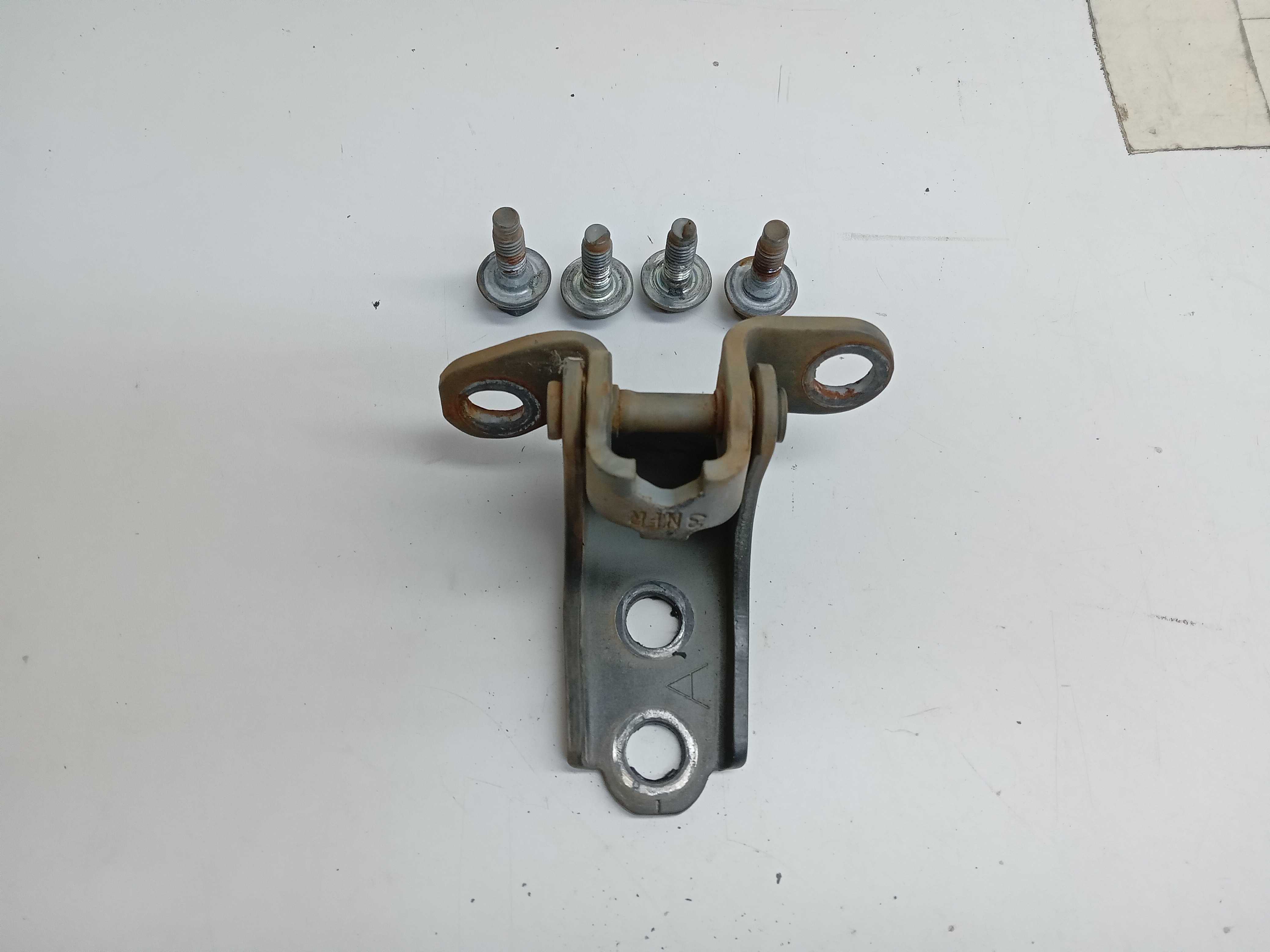 DOBRADIÇA INFERIOR PORTA DIANTEIRA DIREITA Honda Civic 2005 2