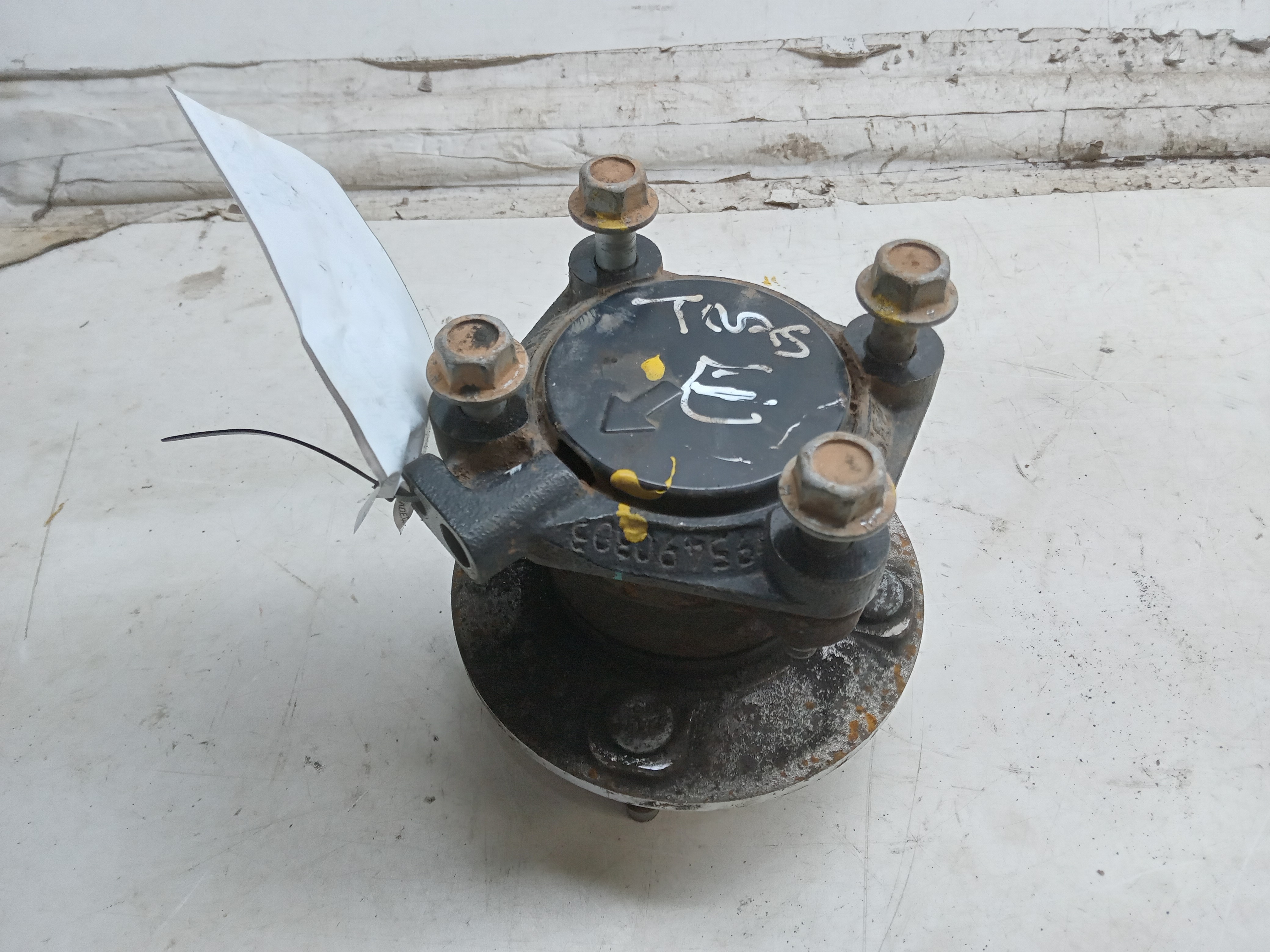CUBO TRASEIRO ESQUERDO CHEVROLET COBALT 2013 1