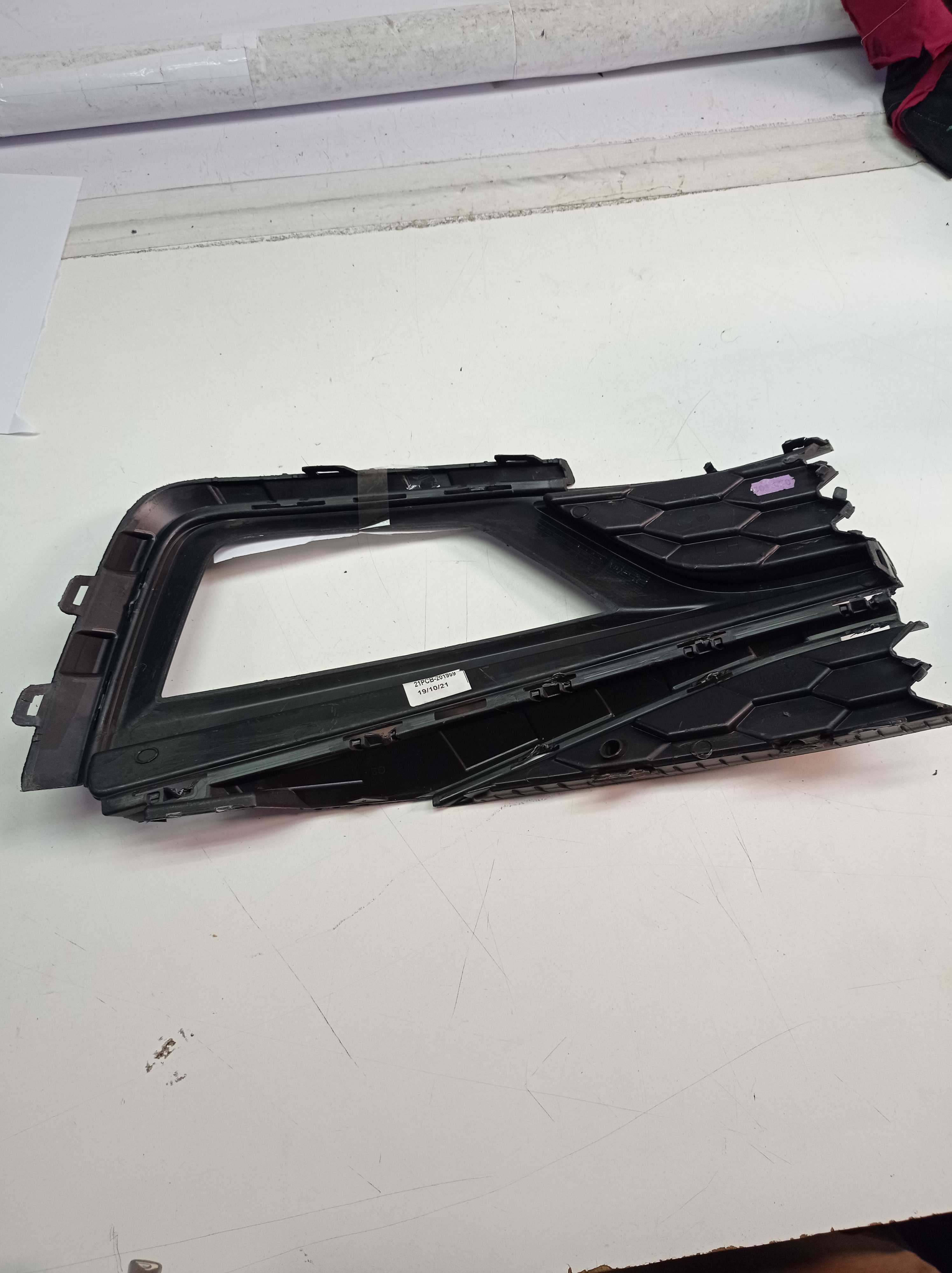 Grade Farol De Milha Traseira Esq Vw Polo 17 19 2go853665c 2
