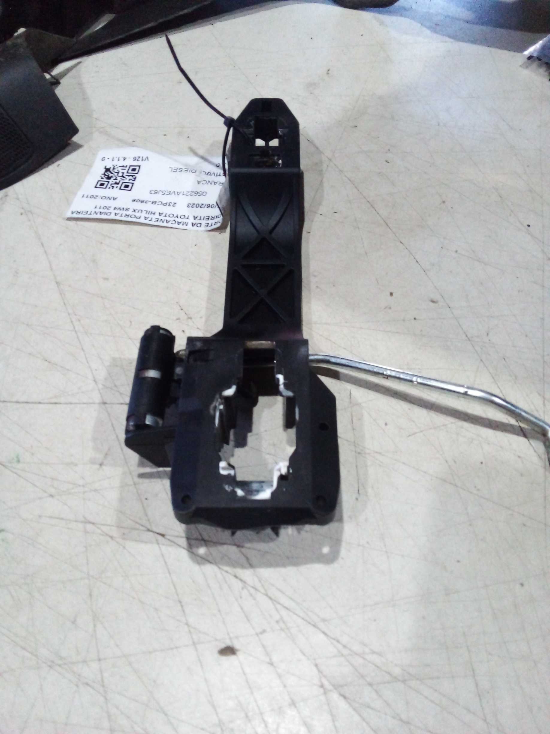 SUPORTE  MAÇANETA PORTA DIANT DIREITA TOYOTA HILUX SW4 63540
