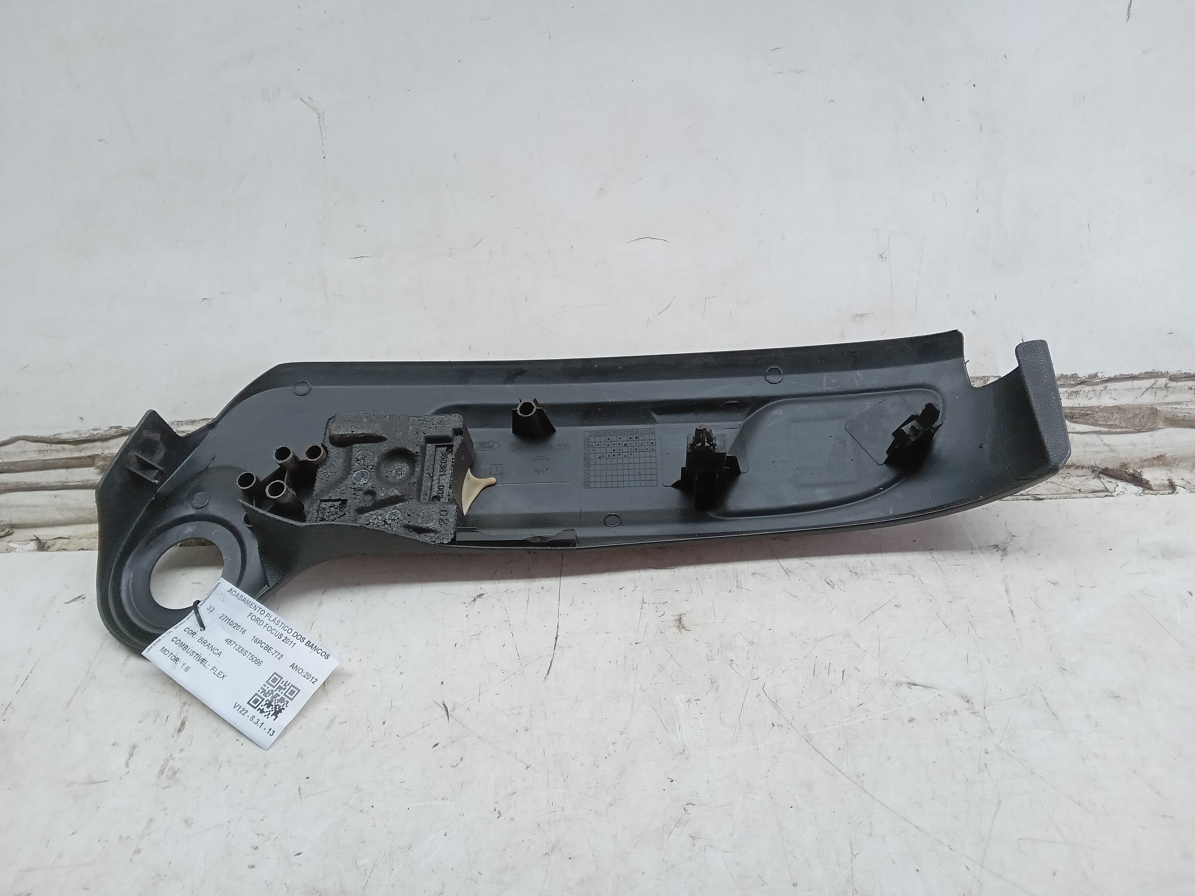 MOLDURA ACABAMENTO BANCO DIANT LD FORD FOCUS 2011 2