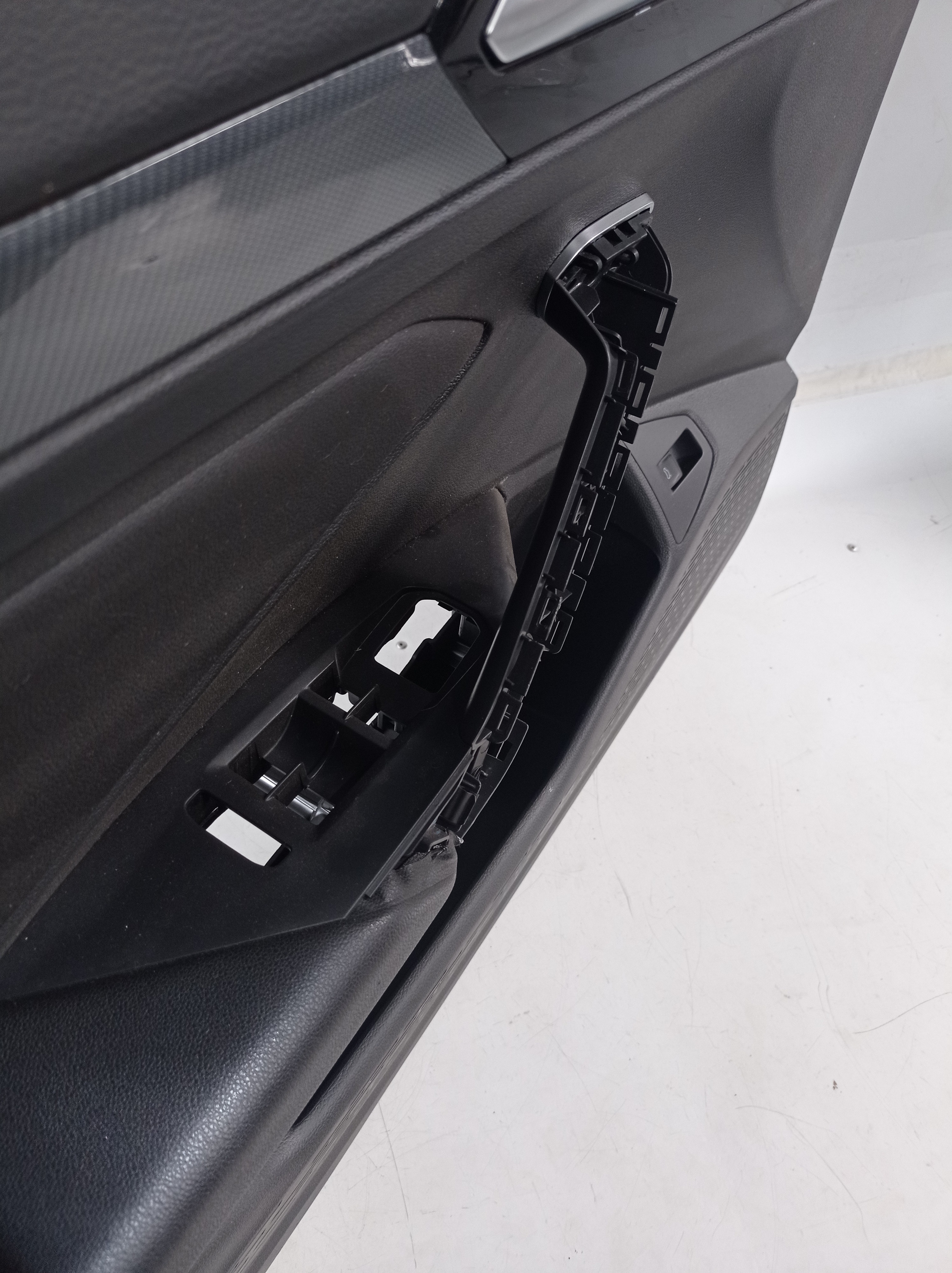 Forro De Porta Dianteira Esquerda Vw Jetta 2019 Original 9