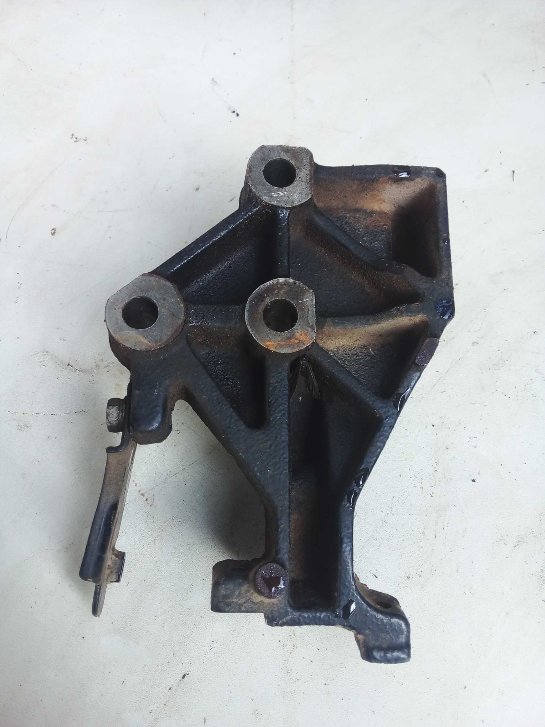 SUPORTE BOMBA DIREÇÃO HIDRÁULICA CIVI  2004 MOTOR 1.7 2