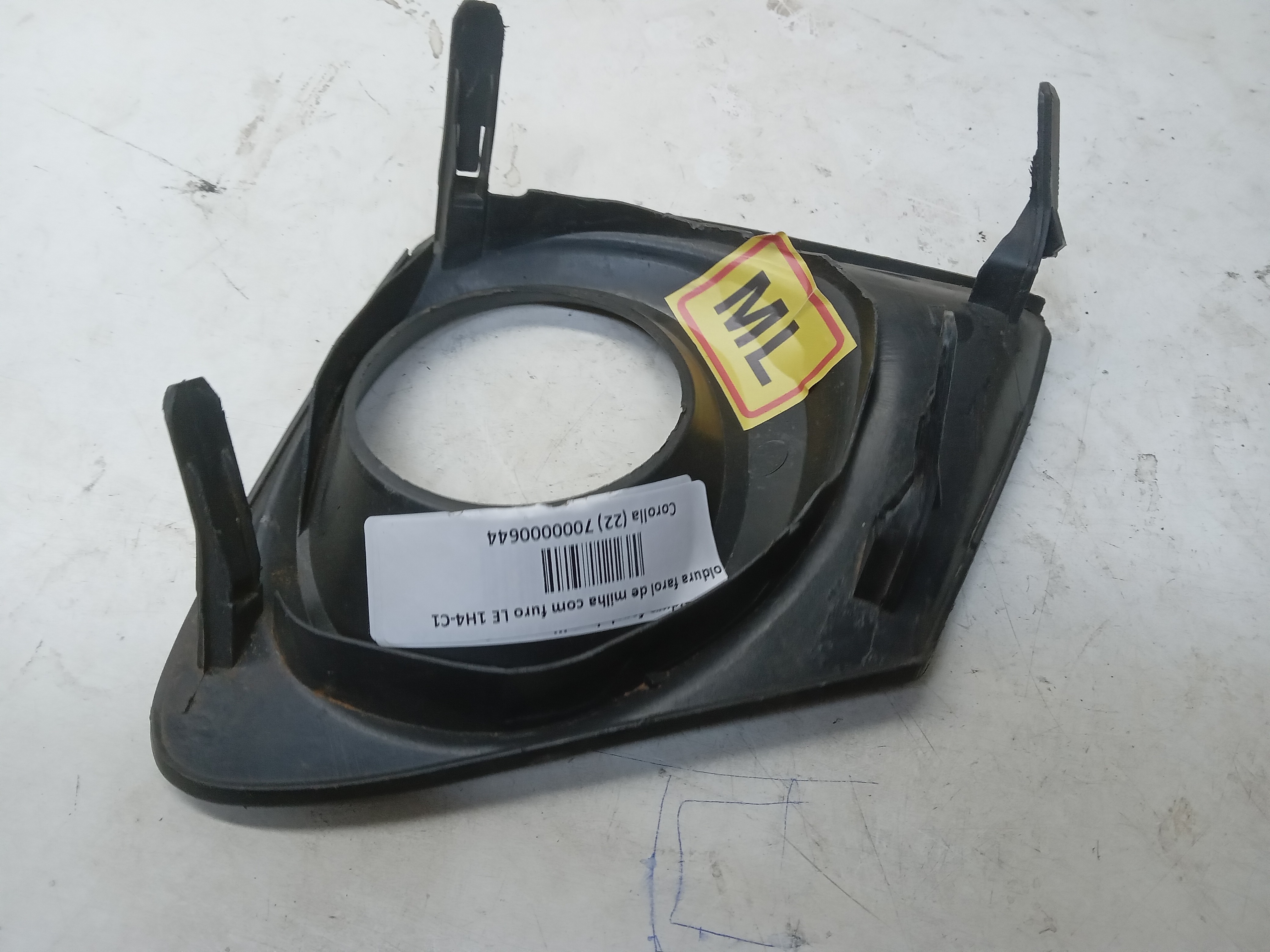 Moldura farol de milha com furo LE Corolla 2013 2