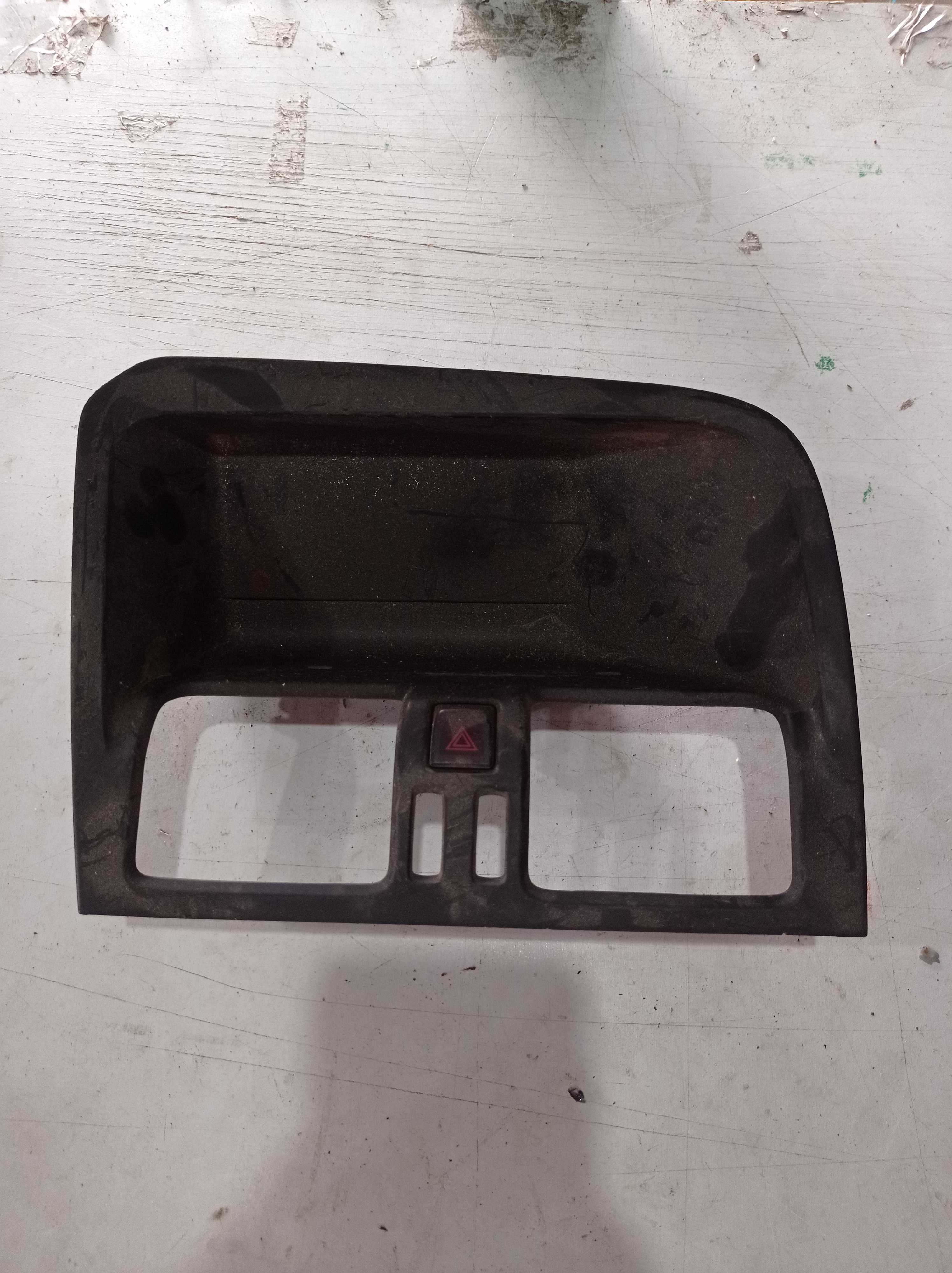 MOLDURA PAINEL BOTÃO ALERTA VOLVO XC60 2010 1