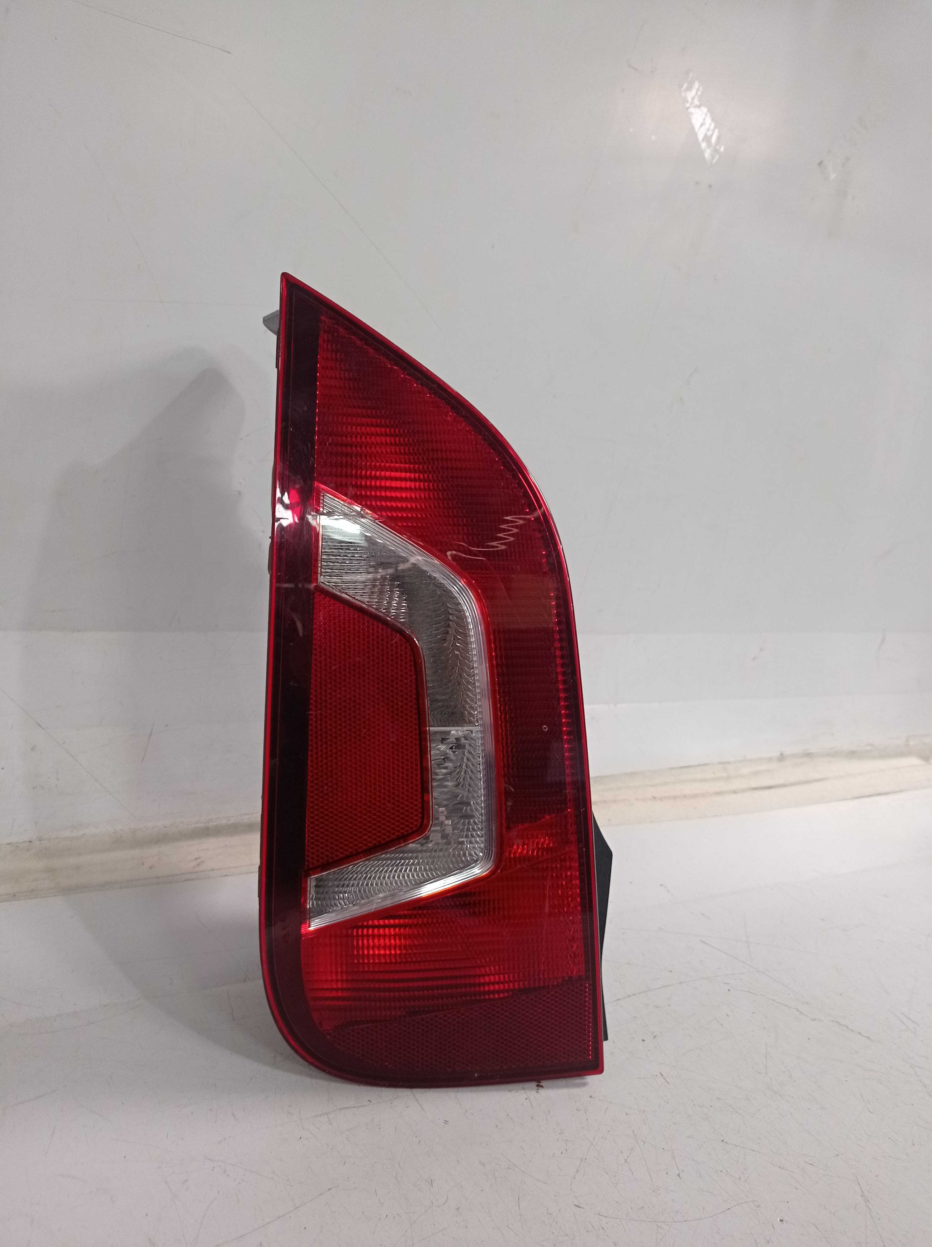 LANTERNA TRASEIRA ESQUERDA VOLKSWAGEN UP P RECU