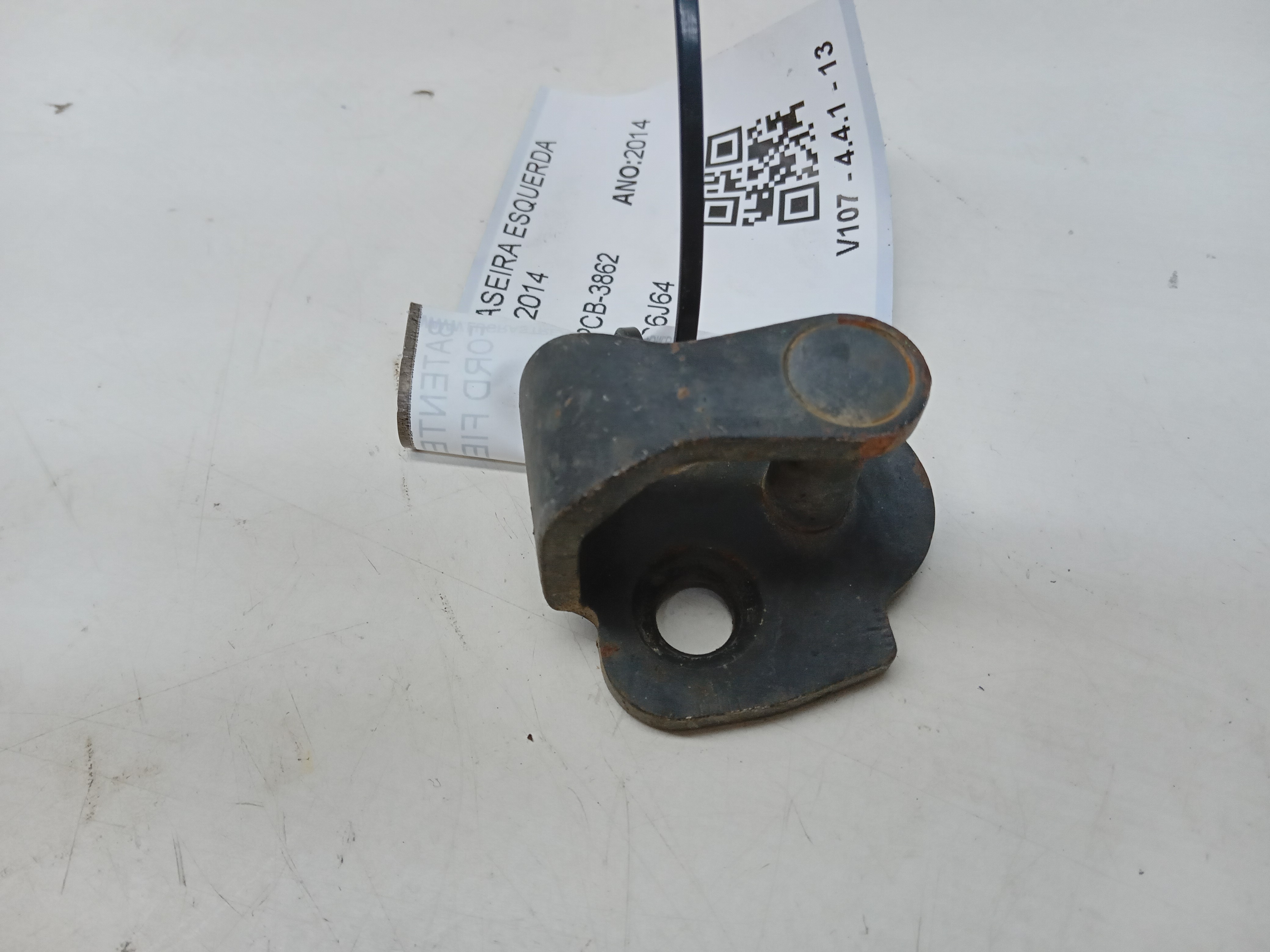 BATENTE TRAS LE FORD FIESTA SEDAN 2014