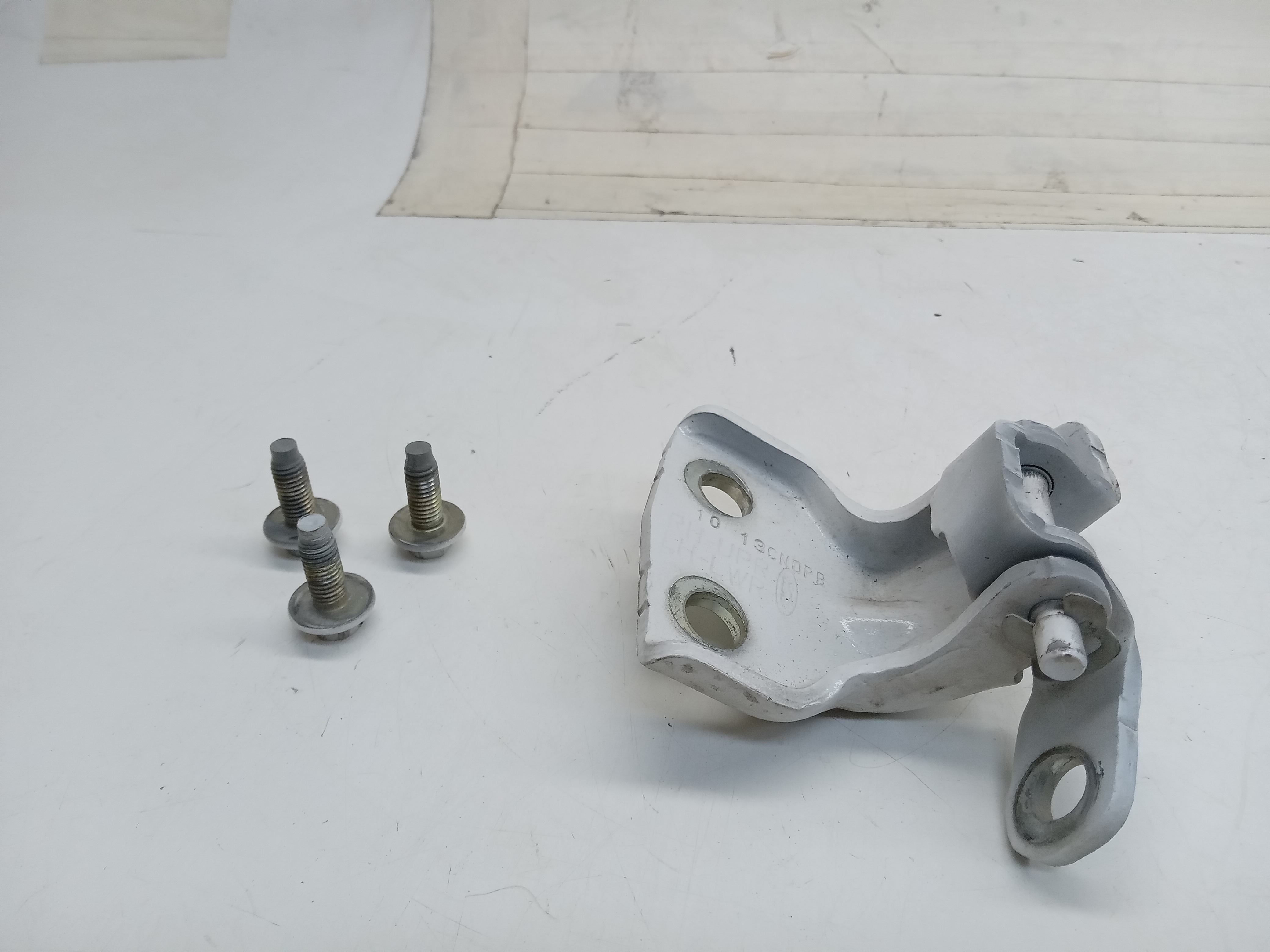 DOBRADIÇA SUPERIOR PORTA TRAS LE FORD FIESTA SEDAN 2014 1