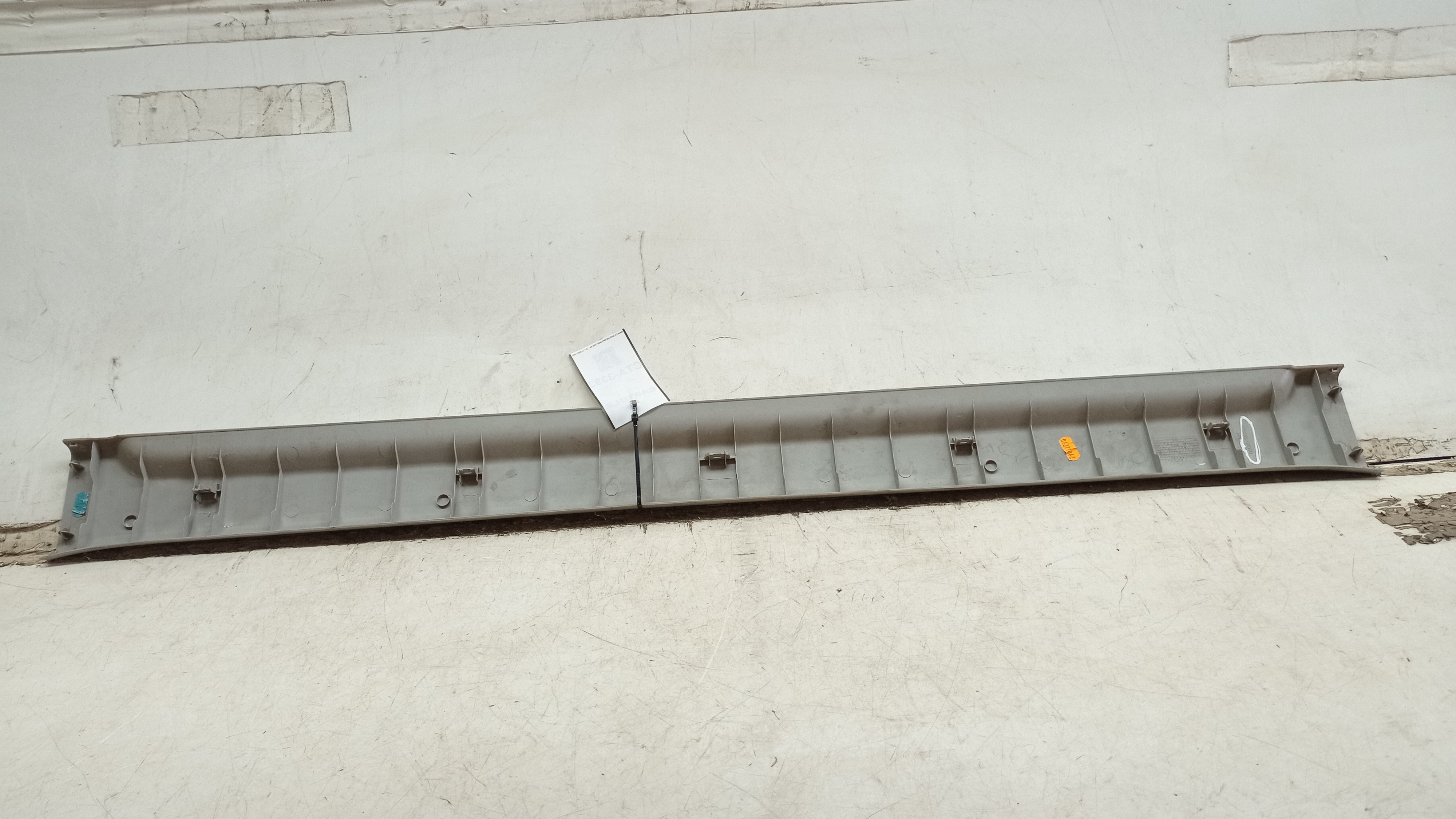 64261 0k030  Acabamento Teto Traseiro Toyota Hilux 06  10 2