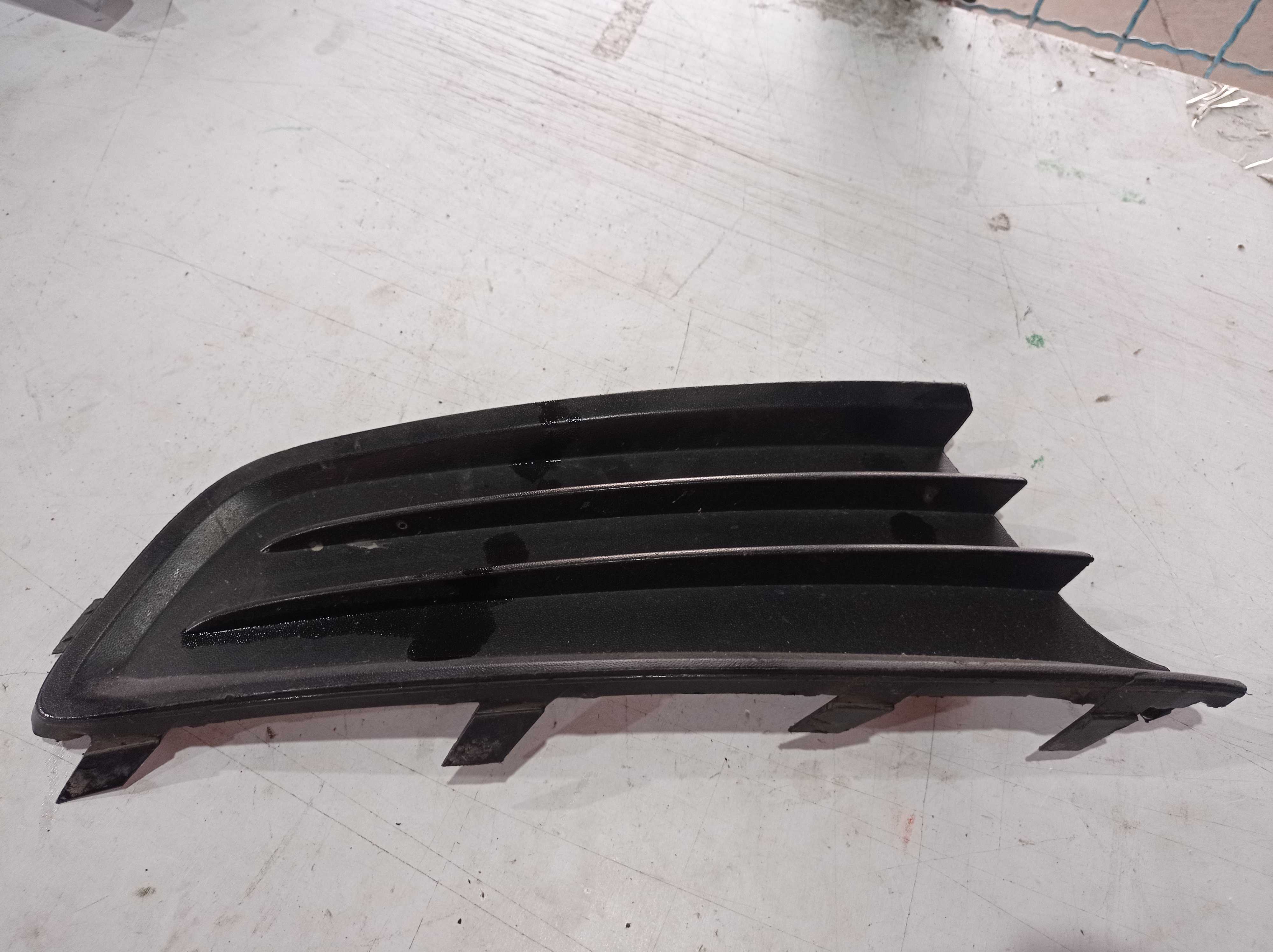 MOLDURA FAROL MILHA DIREITO VW GOL VOYAGE G5 1