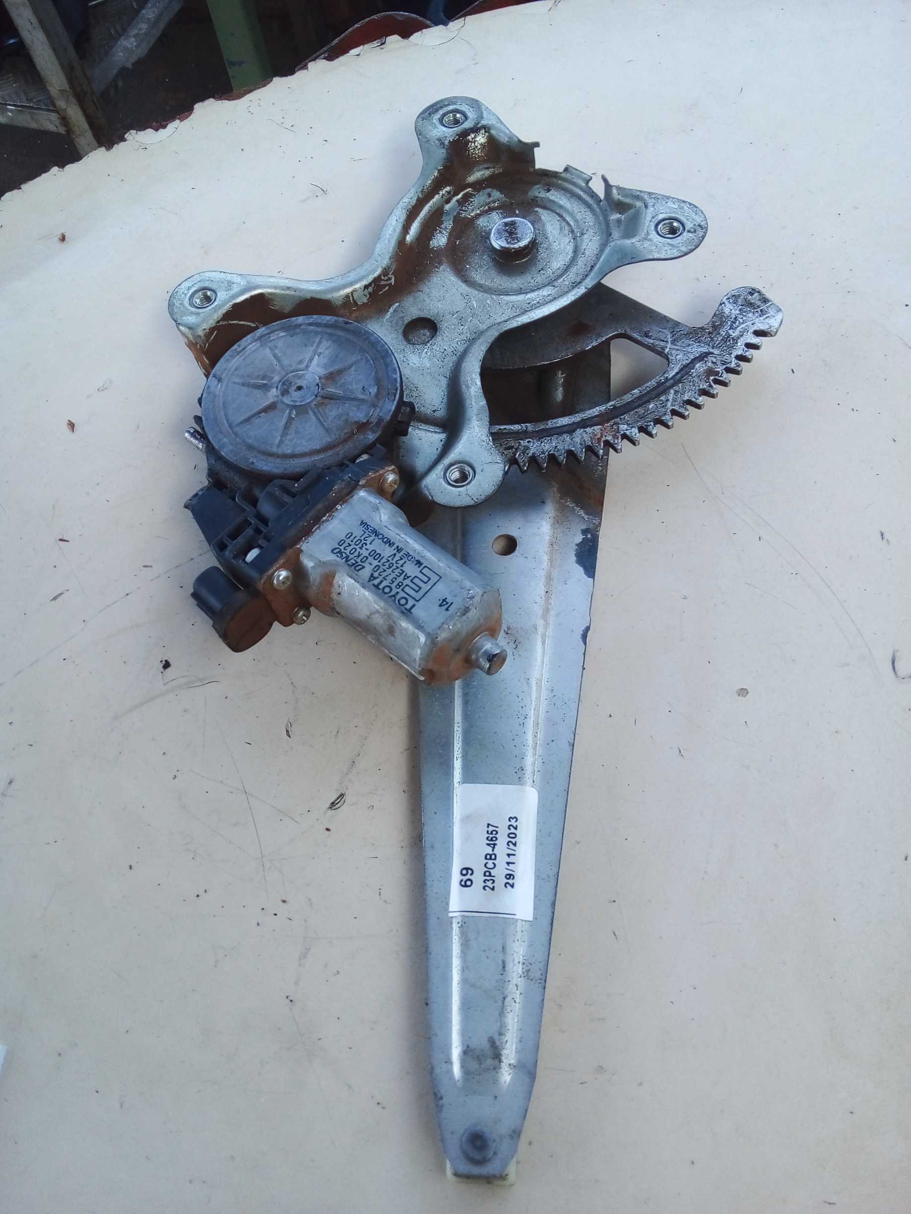 MAQUINA VIDRO TRASEIRA DIREITA HILUX 2009 857200K020