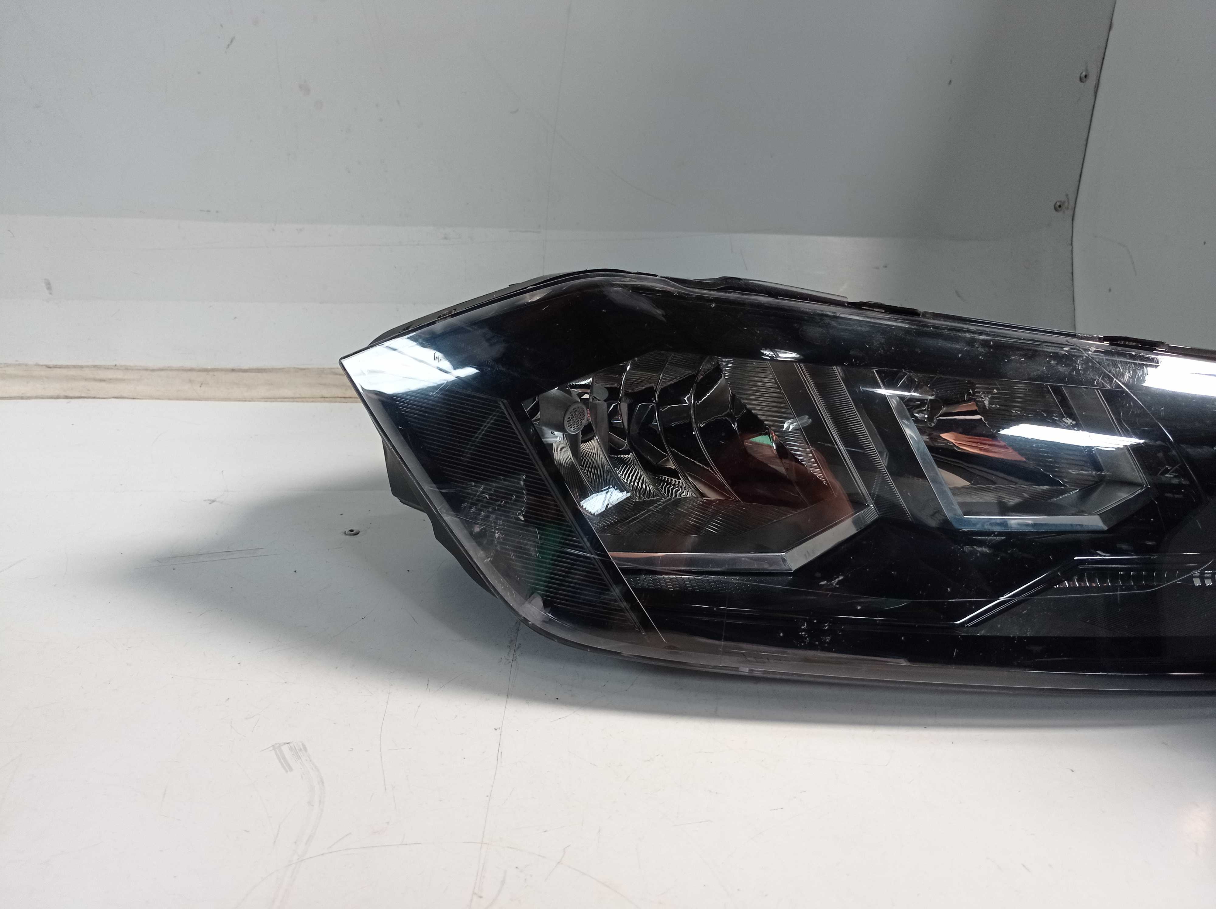 FAROL DIREITO VOLKSWAGEN POLO VIRTUS 2018 A 2021 RECUPERADO 2