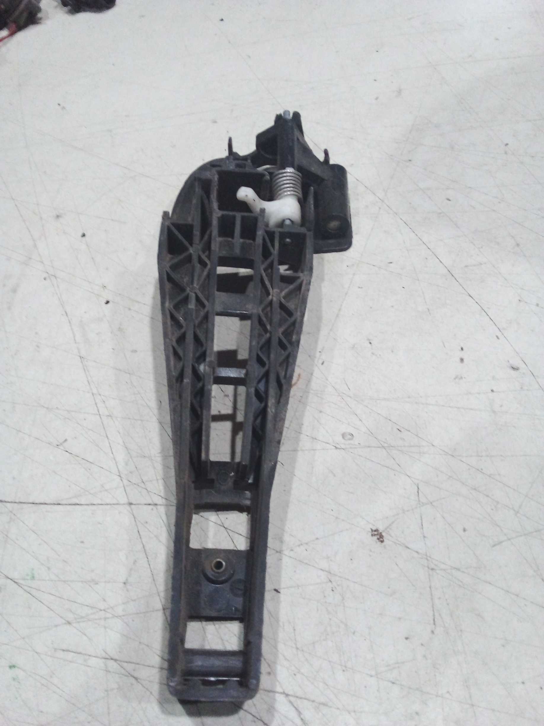 SUPORTE BASE MAÇANETA DIREITA C3 2004 2