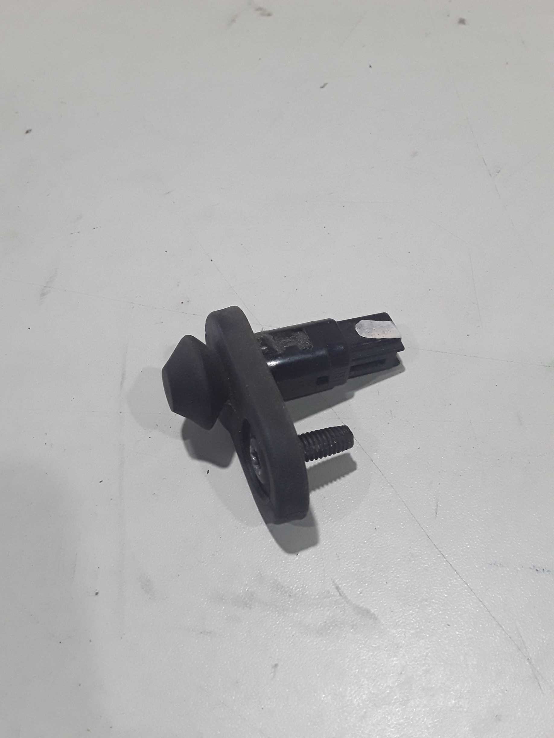 INTERRUPTOR LUZ PORTA TRASEIRA LD TOYOTA COROLLA 2010 1