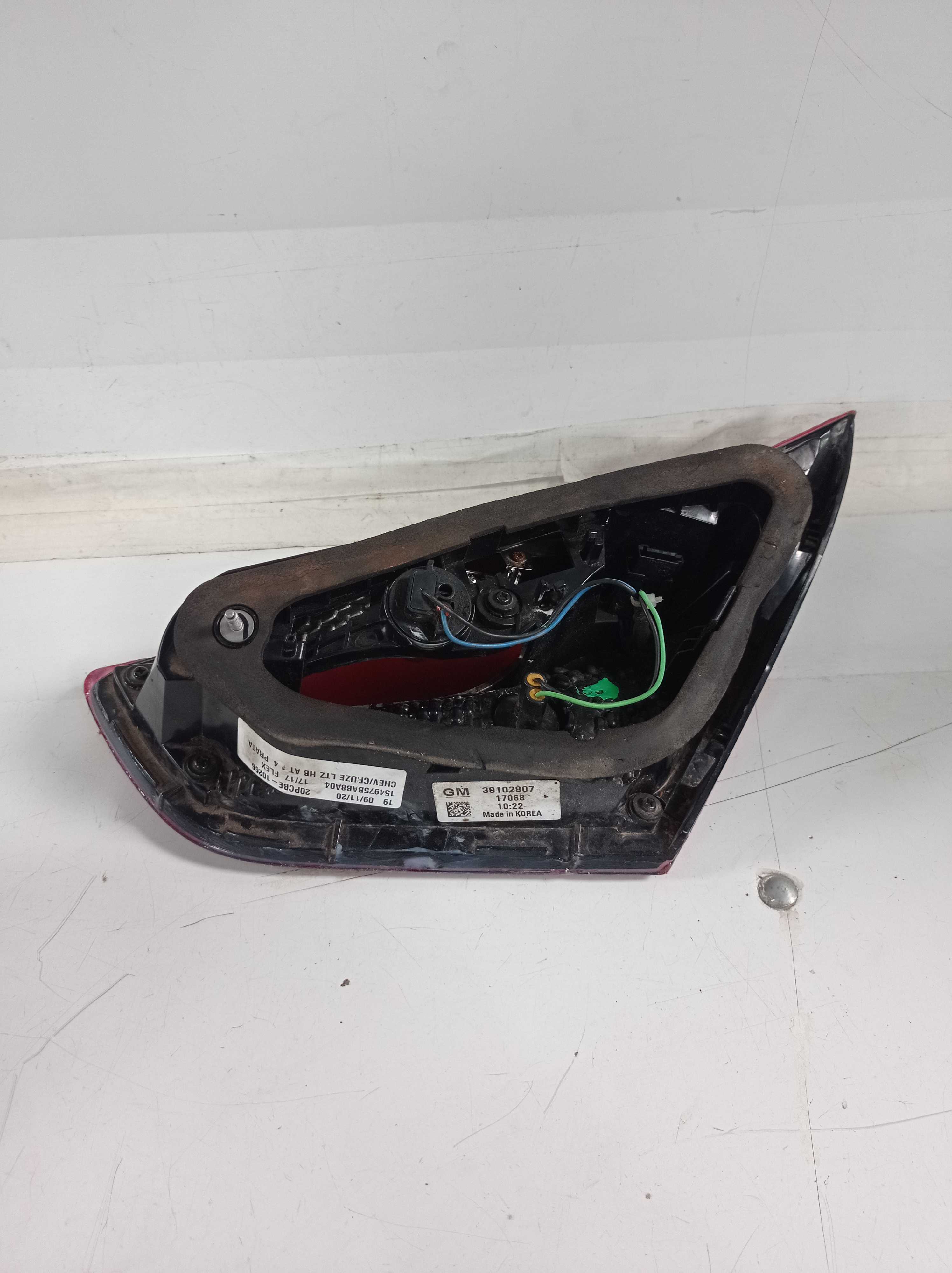LANTERNA TRASEIRA ESQUERDA TAMPA GM CRUZE HATCH 17 19 RECU 2