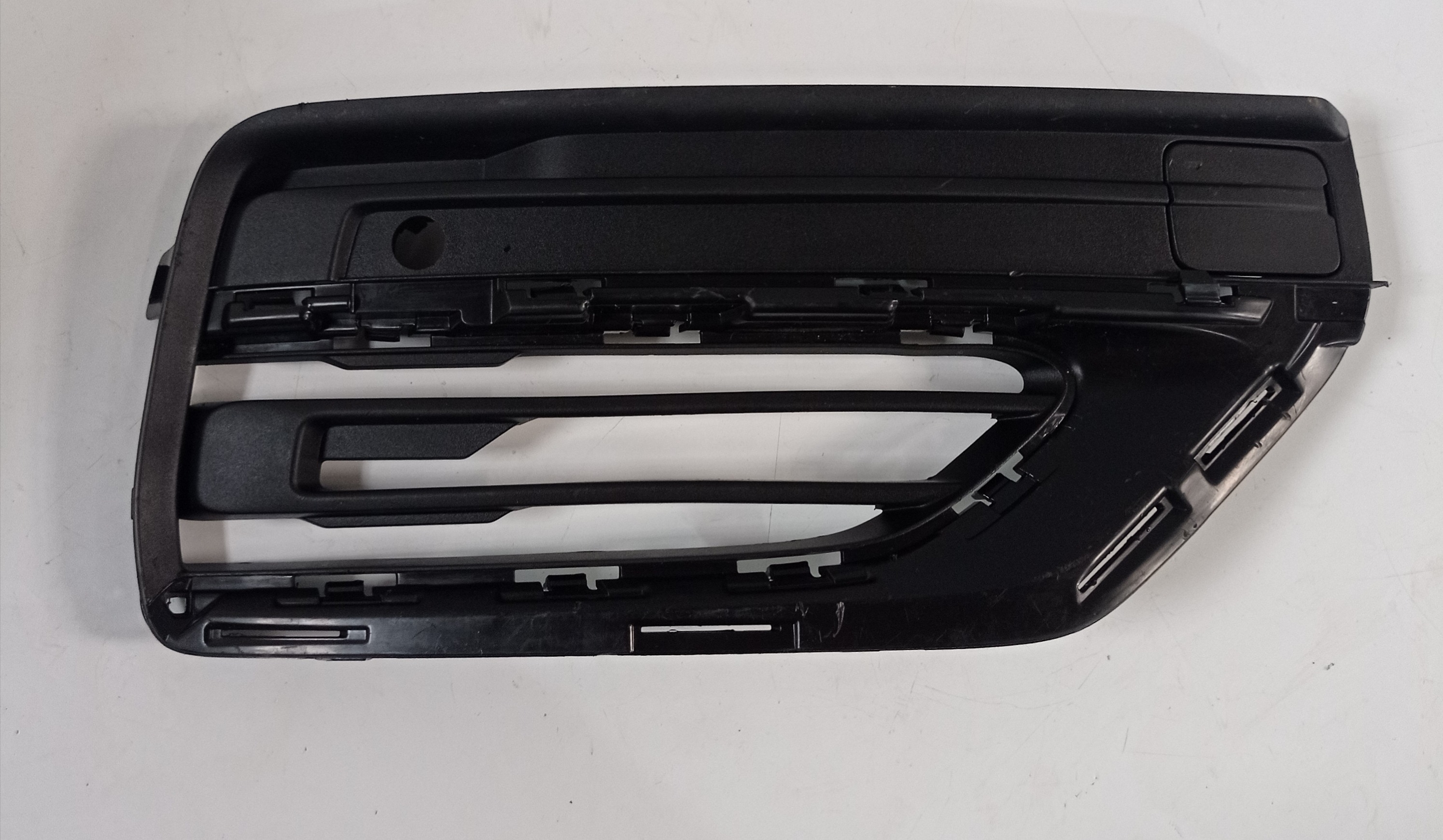 31663844 Moldura Grade Farol Milha Direito Volvo Xc90 2021
