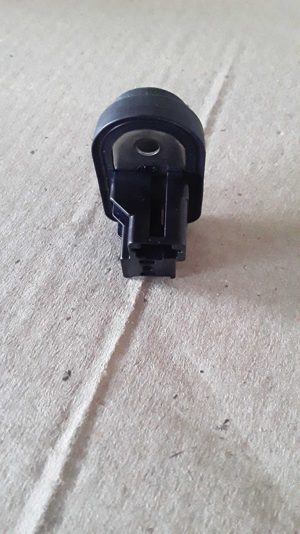 Interruptor Luz Cortesia Porta Nissan Kicks 2019/2020 2