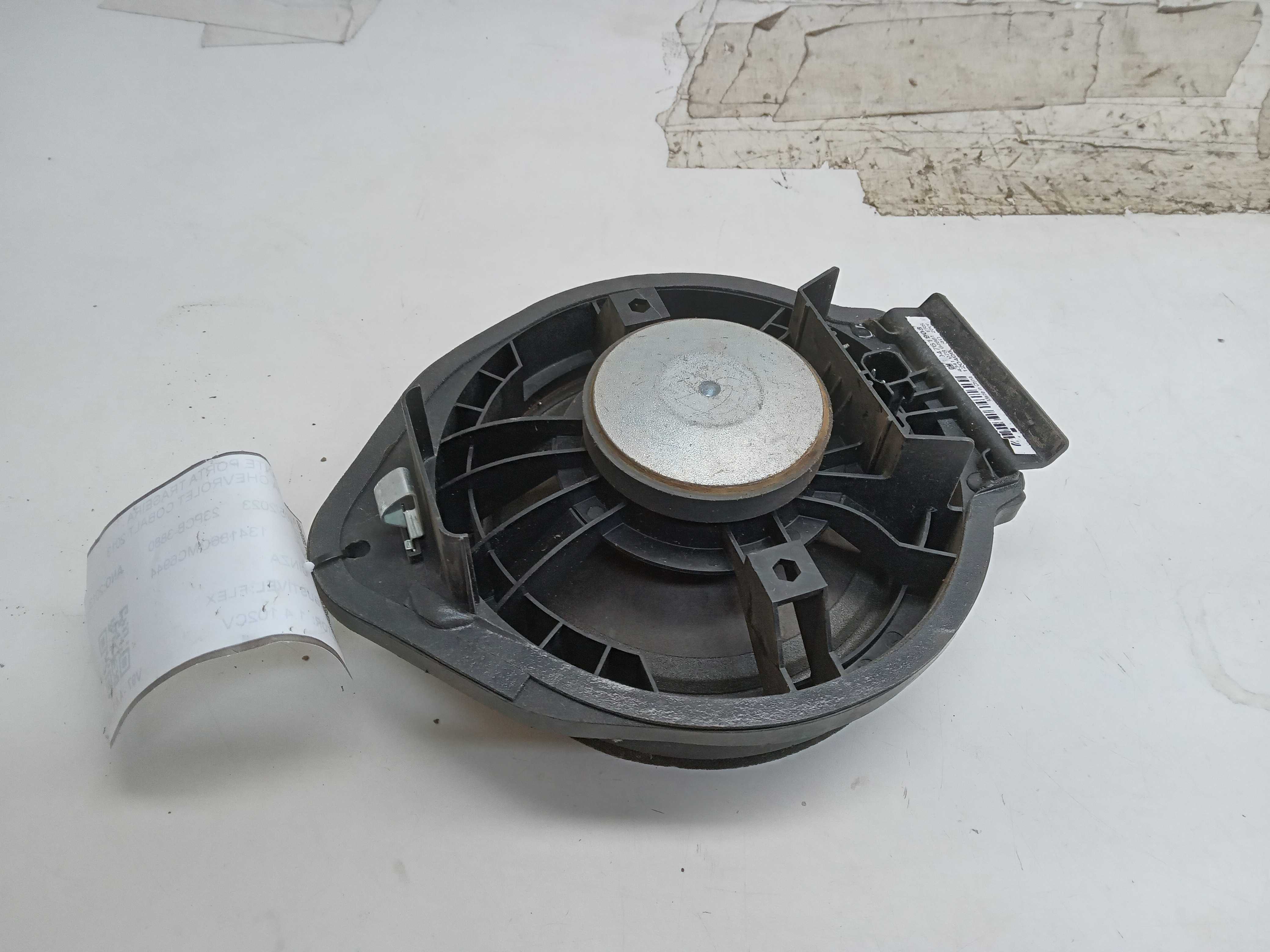 ALTO FALANTE PORTA TRASEIRA ESQUERDA CHEVROLET COBALT 2013 2