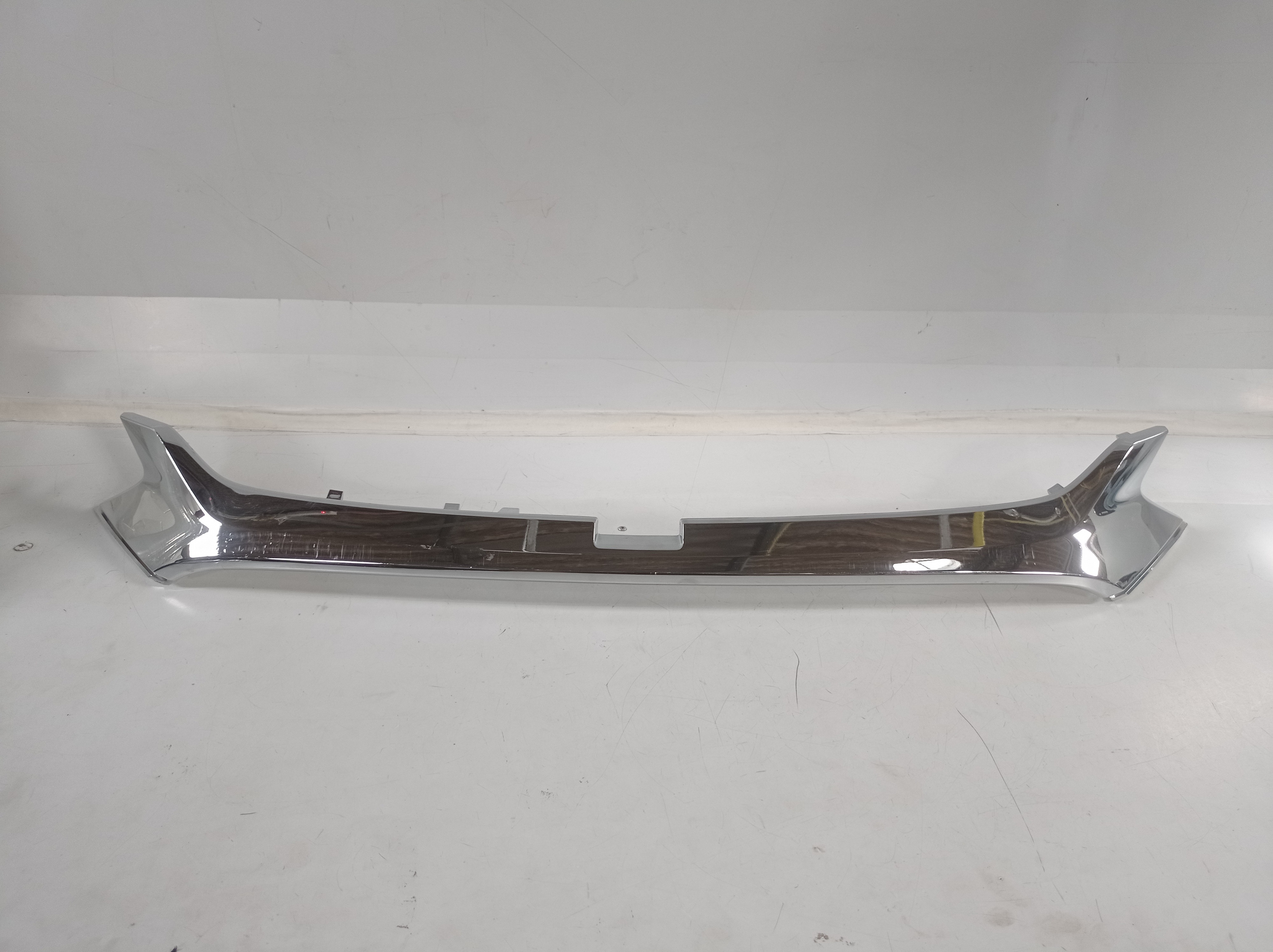 Moldura Cromada Grade Radiador Gm Tracker 2021 A 2024 1