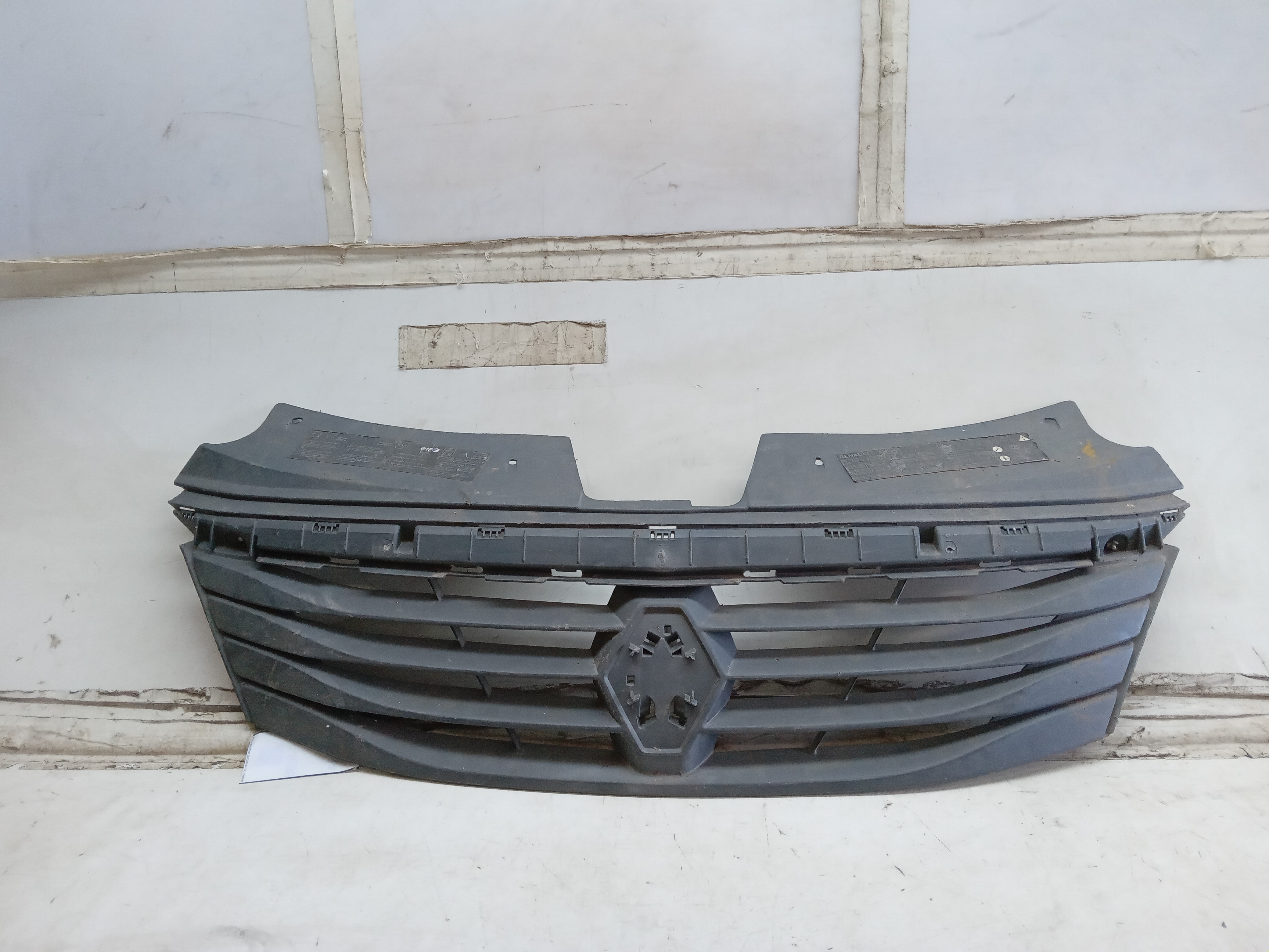 GRADE DIANTEIRA SUPERIOR RENAULT LOGAN 2011 1
