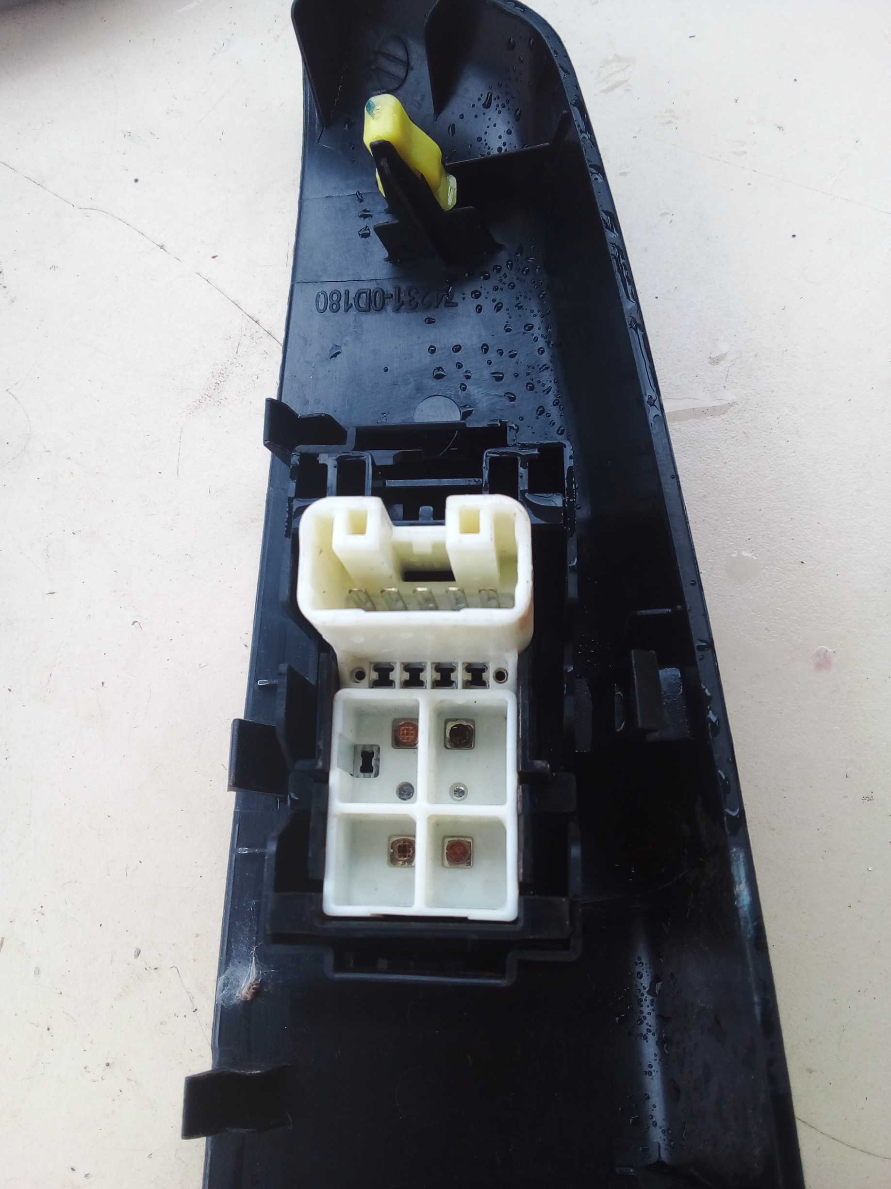 COMANDO BOTÃO VIDRO ELETRICO DIREITO ETIOS 2018 TRÁSEIRO 2