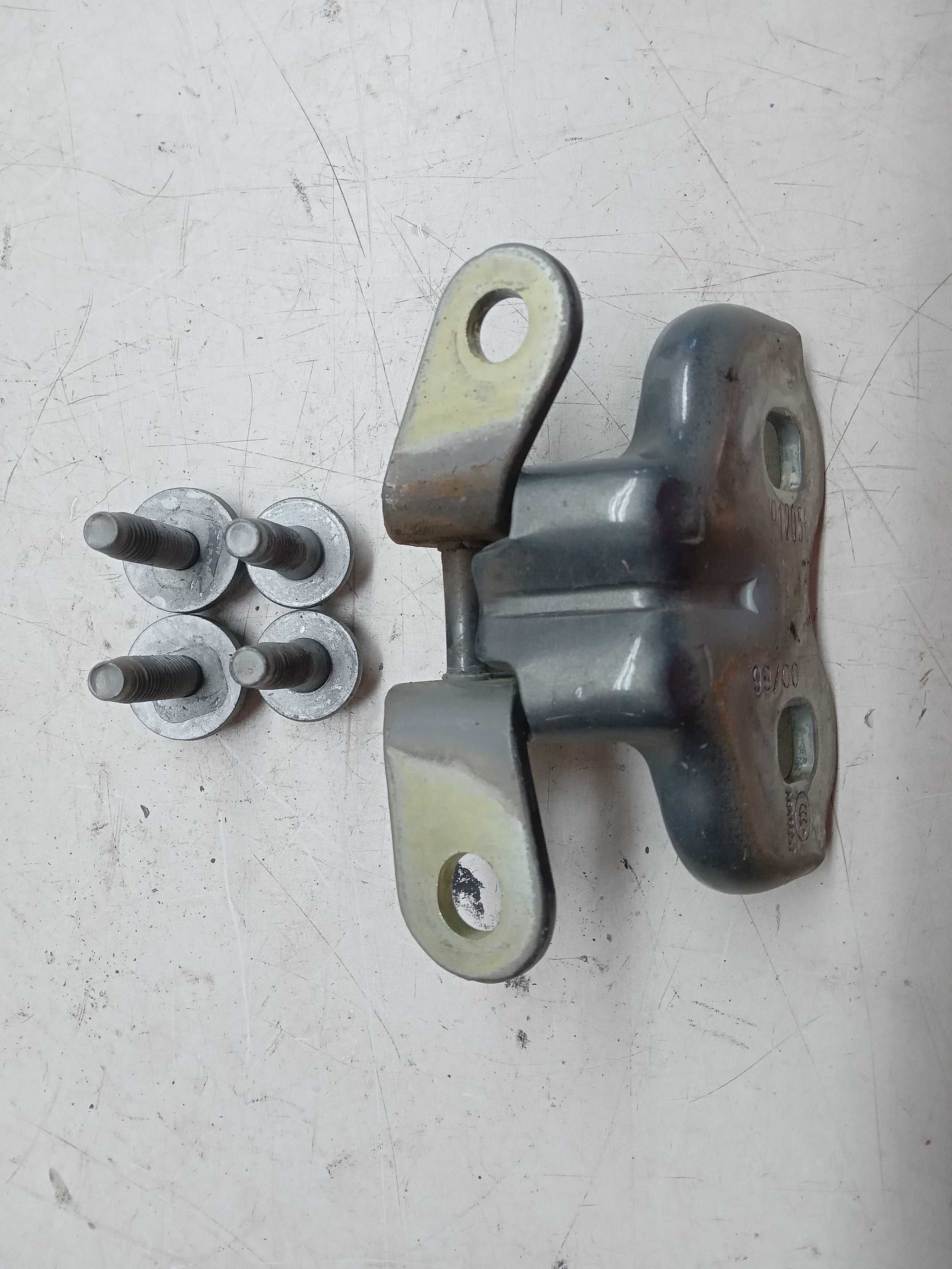 DOBRADIÇA INFERIOR PORTA DIANTEIRA LD CHEVROLET COBALT 2013 2