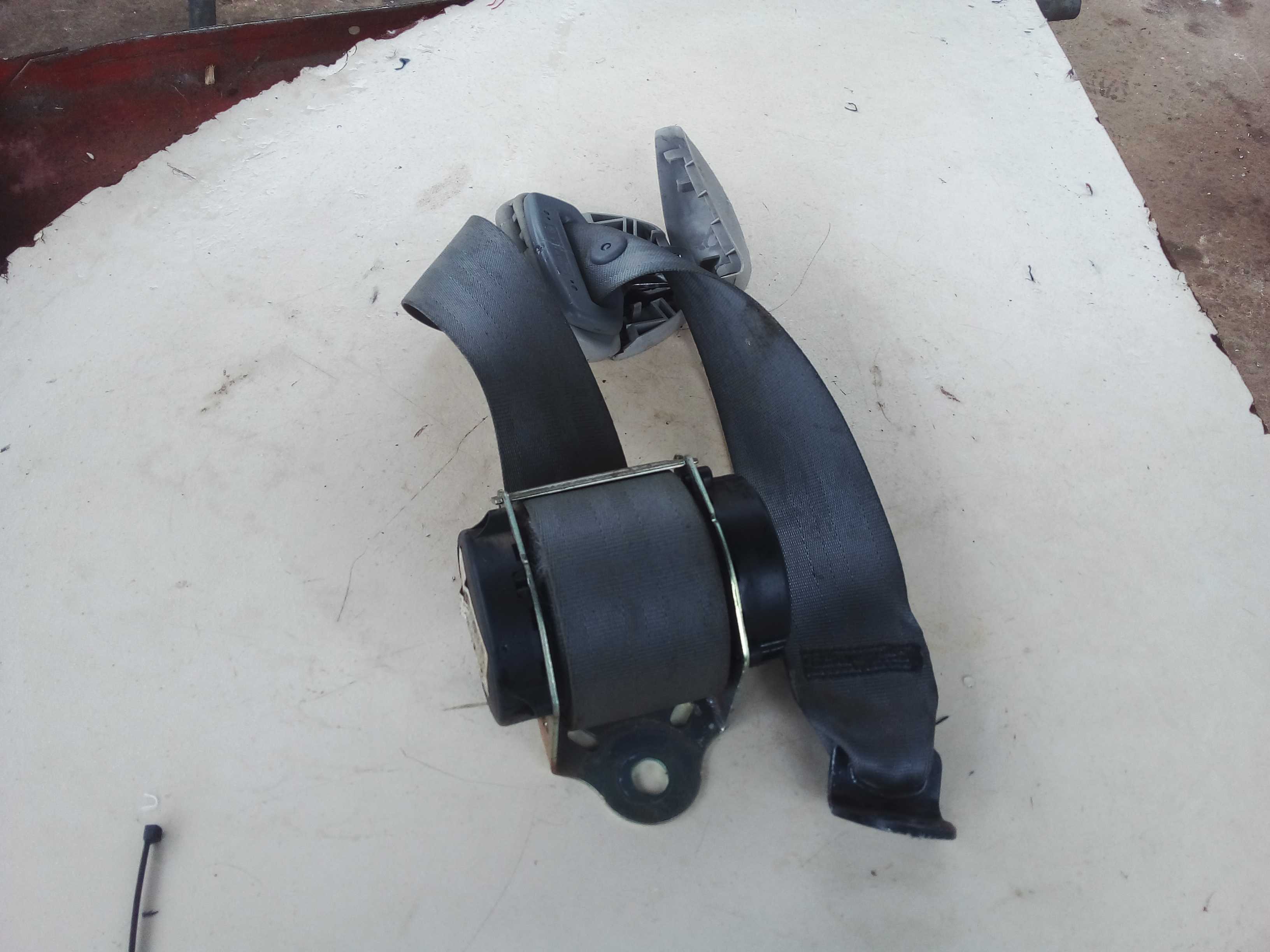 CINTO SEGURANÇA TRÁS DIREITO CINZA HILUX 2010 733600K06 2