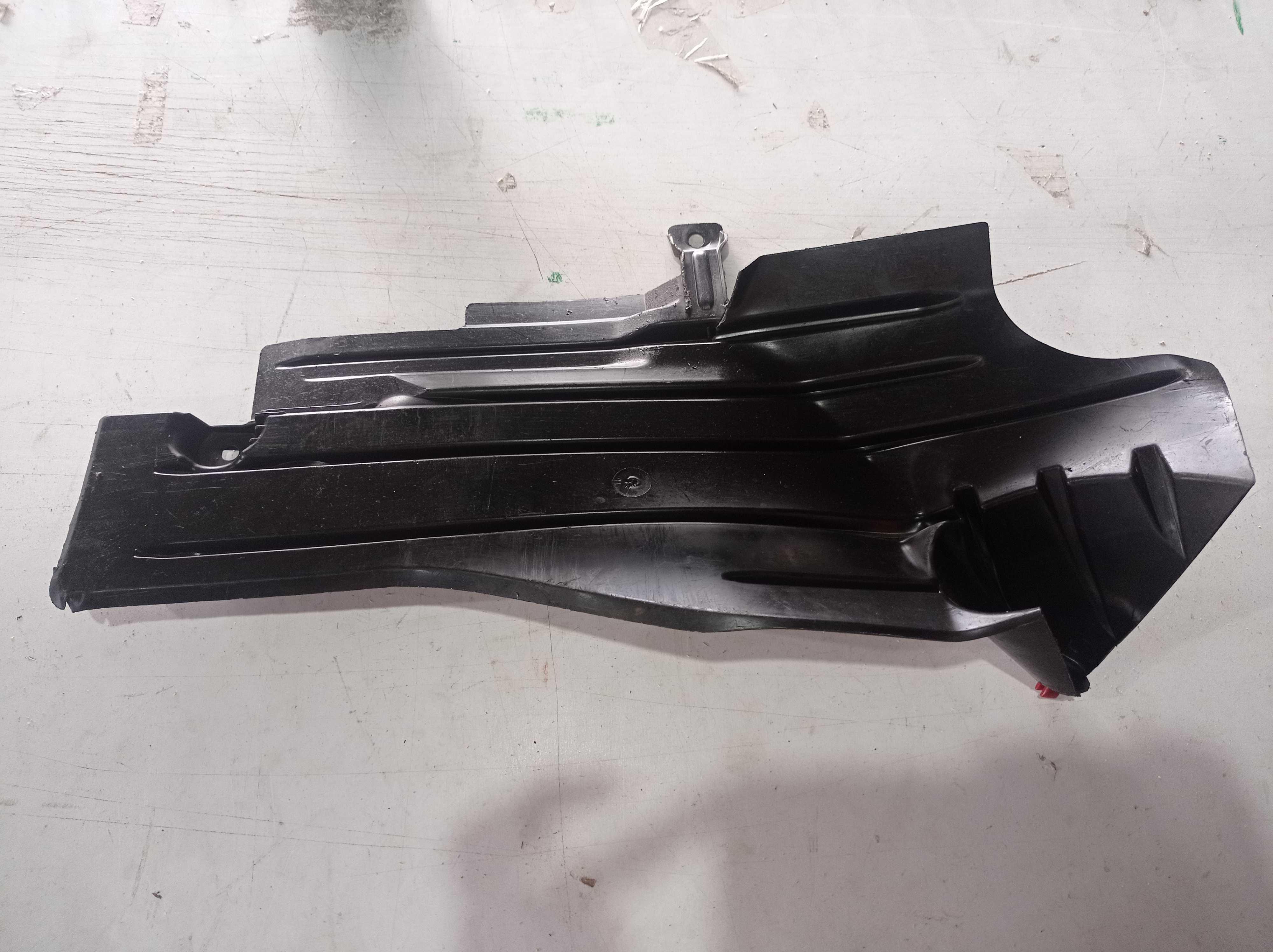 DEFLETOR PROTETOR FORD FOCUS TITANIUM 2016