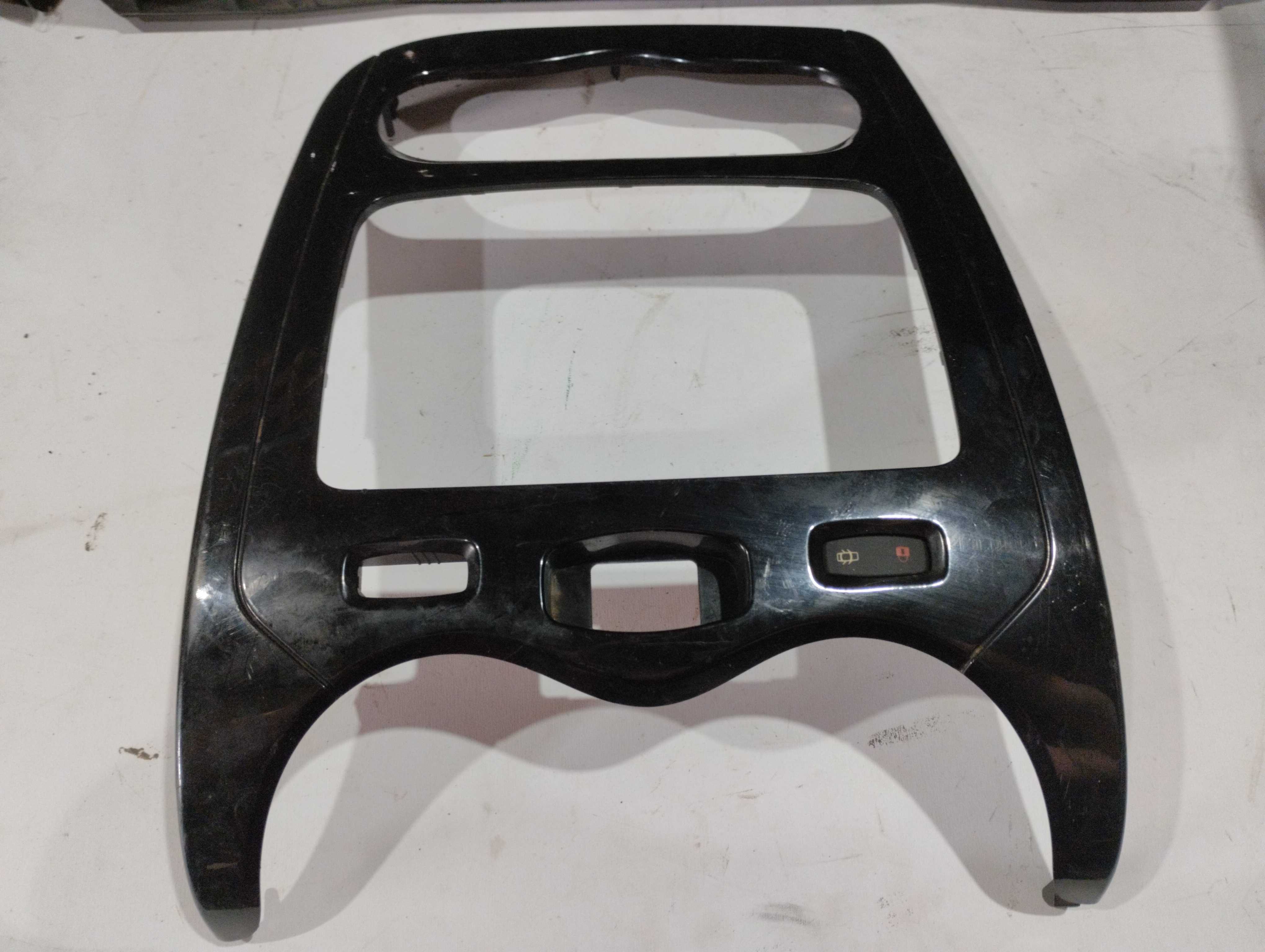 Moldura radio multimídia Renault Duster 2017 2018 2