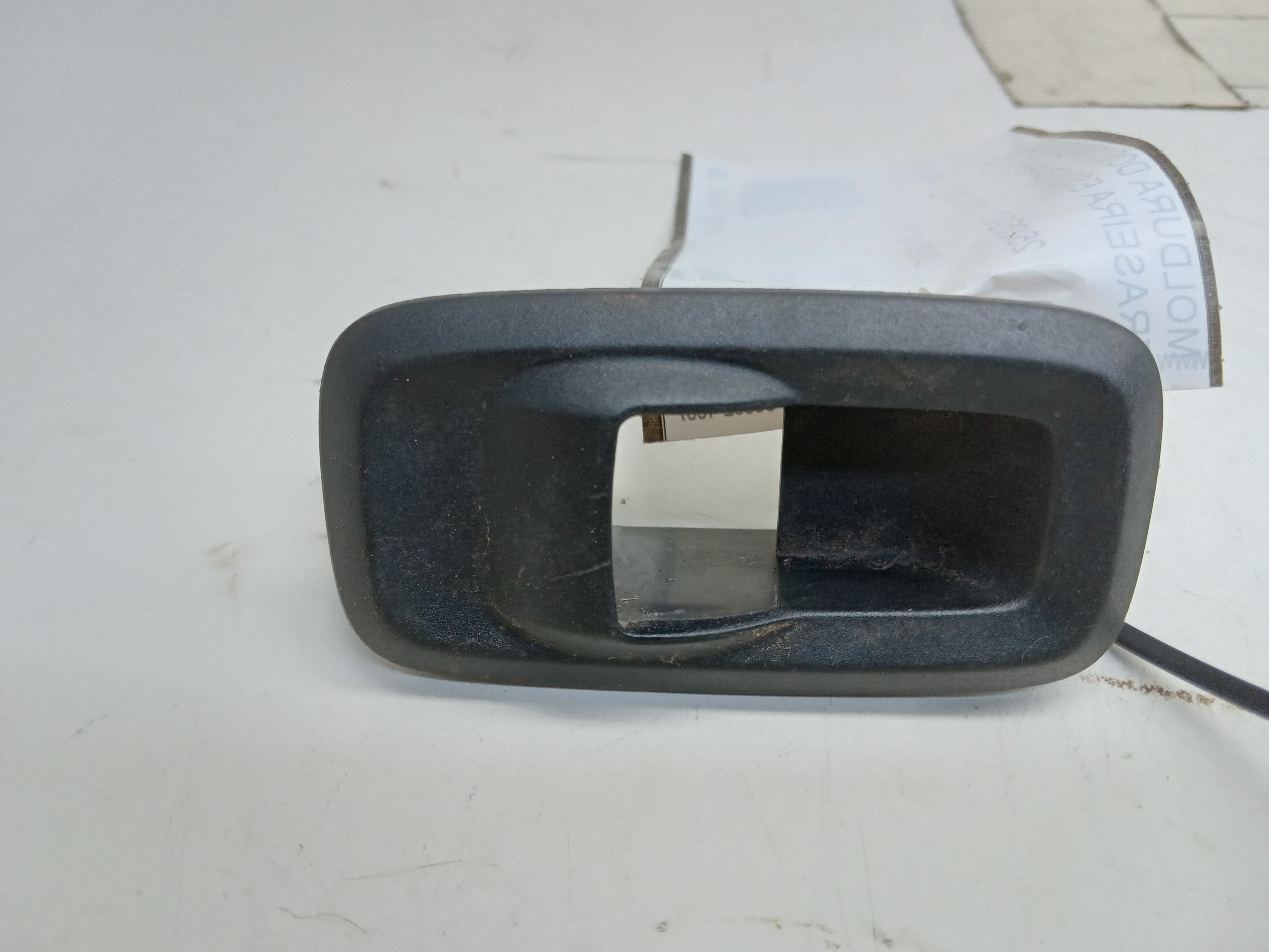 MOLDURA BOTÃO PORTA TRAS LE Ford Ka 2019 1