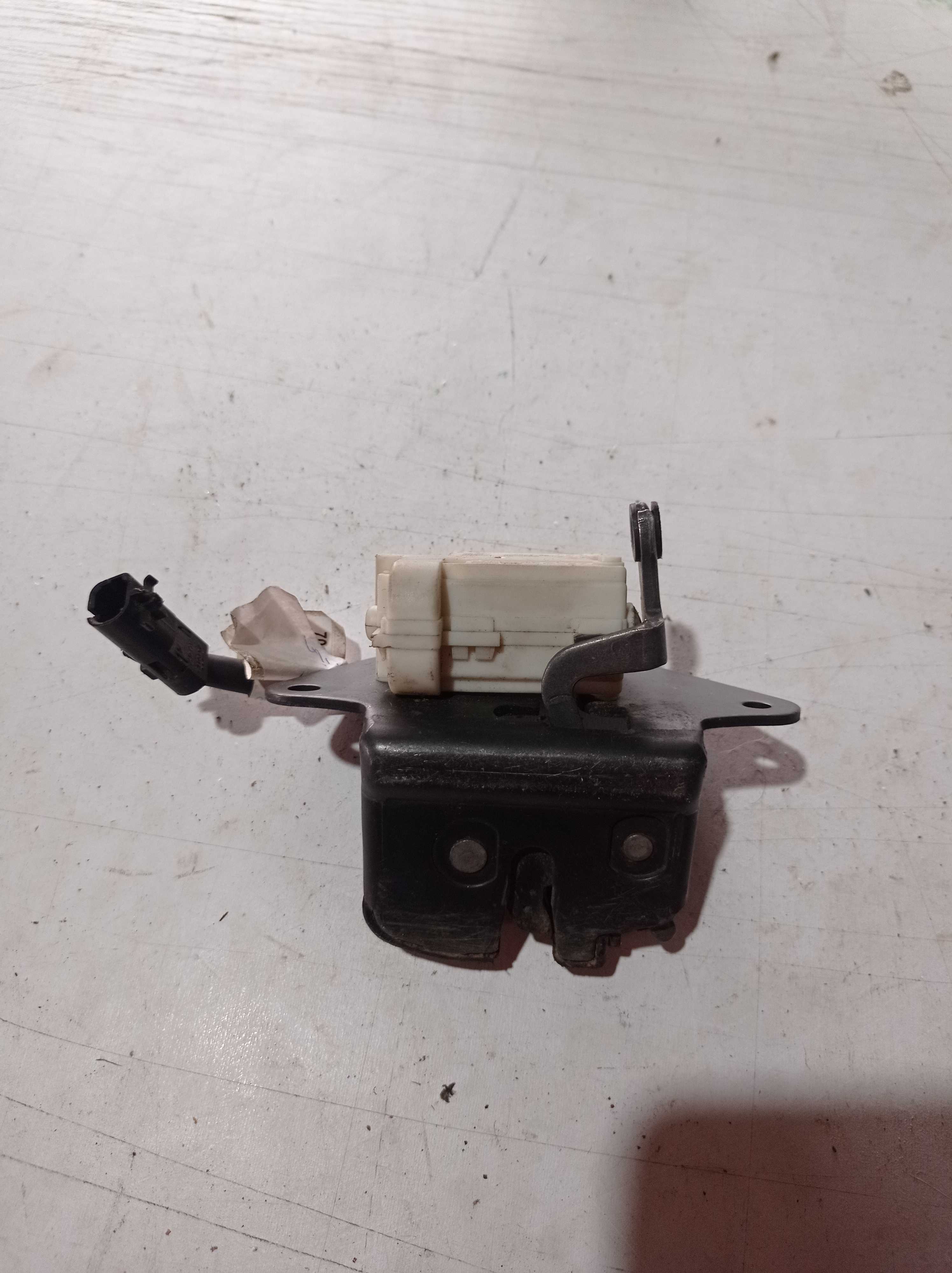 FECHADURA TAMPA TRASEIRA FIAT STILO 2006 2