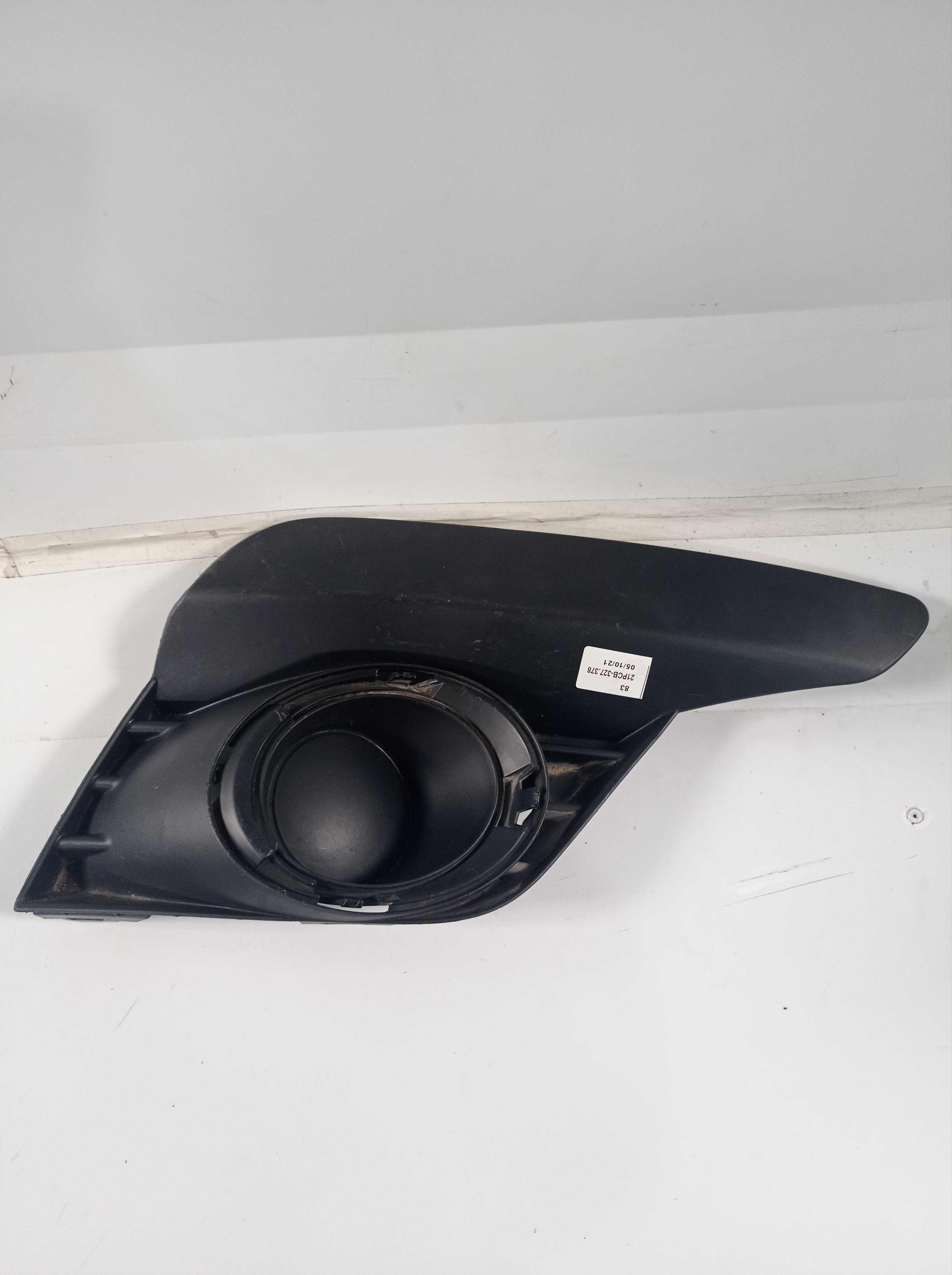 263317695r Moldura Farol Milha Direito Renault Sandero 2020