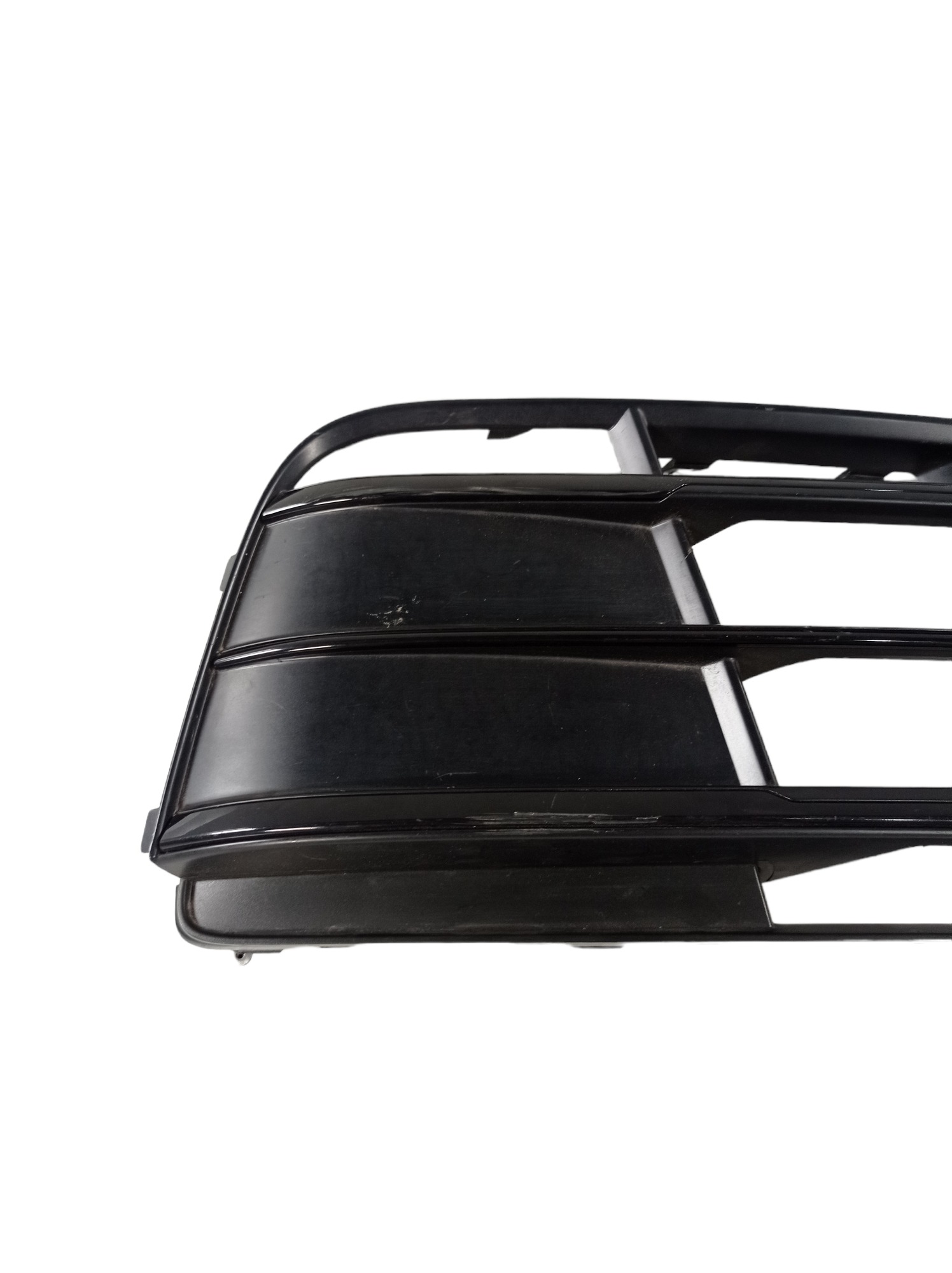 Moldura Farol De Milha Direito Audi Q5 2017 A 2021 Original 2