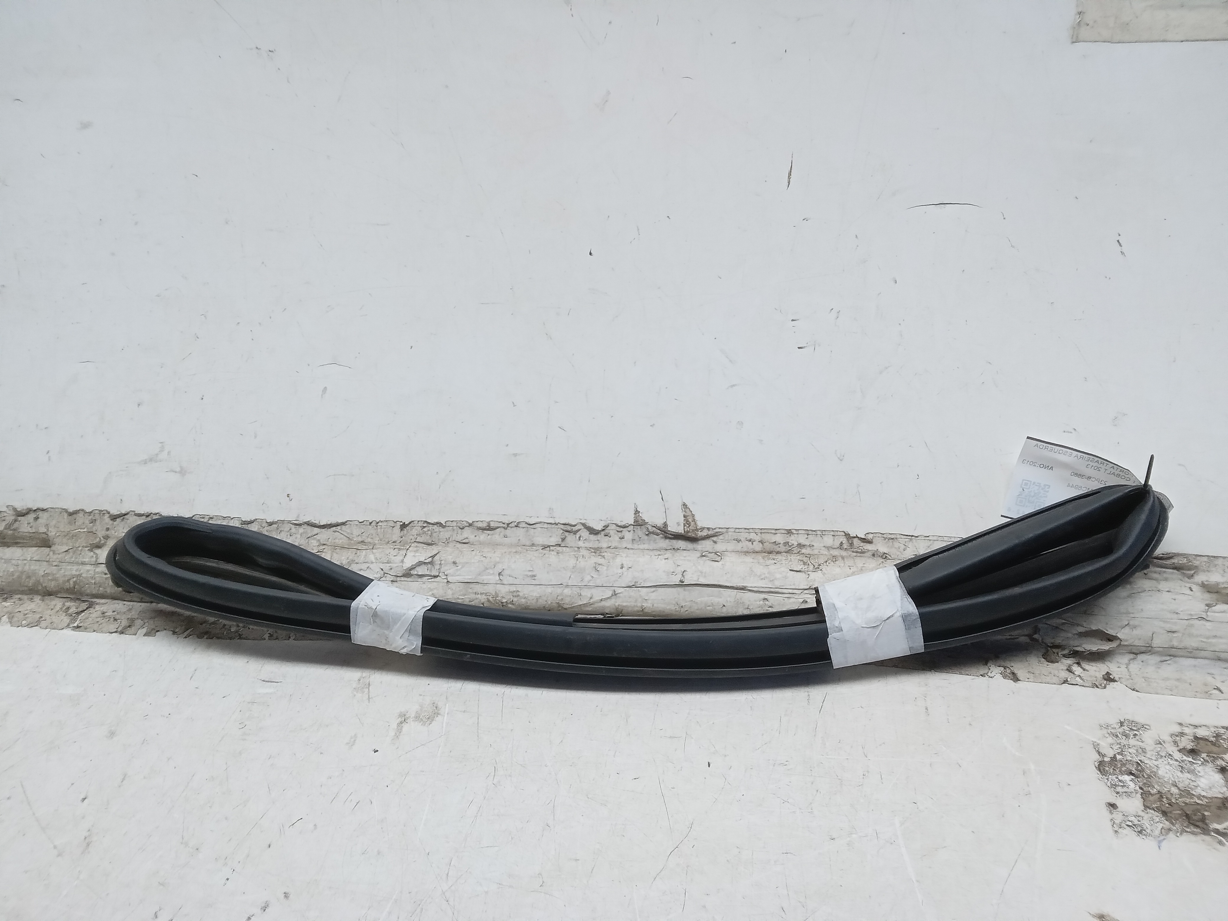 GUARNIÇÃO PORTA TRASEIRA ESQUERDA CHEVROLET COBALT 2013 2