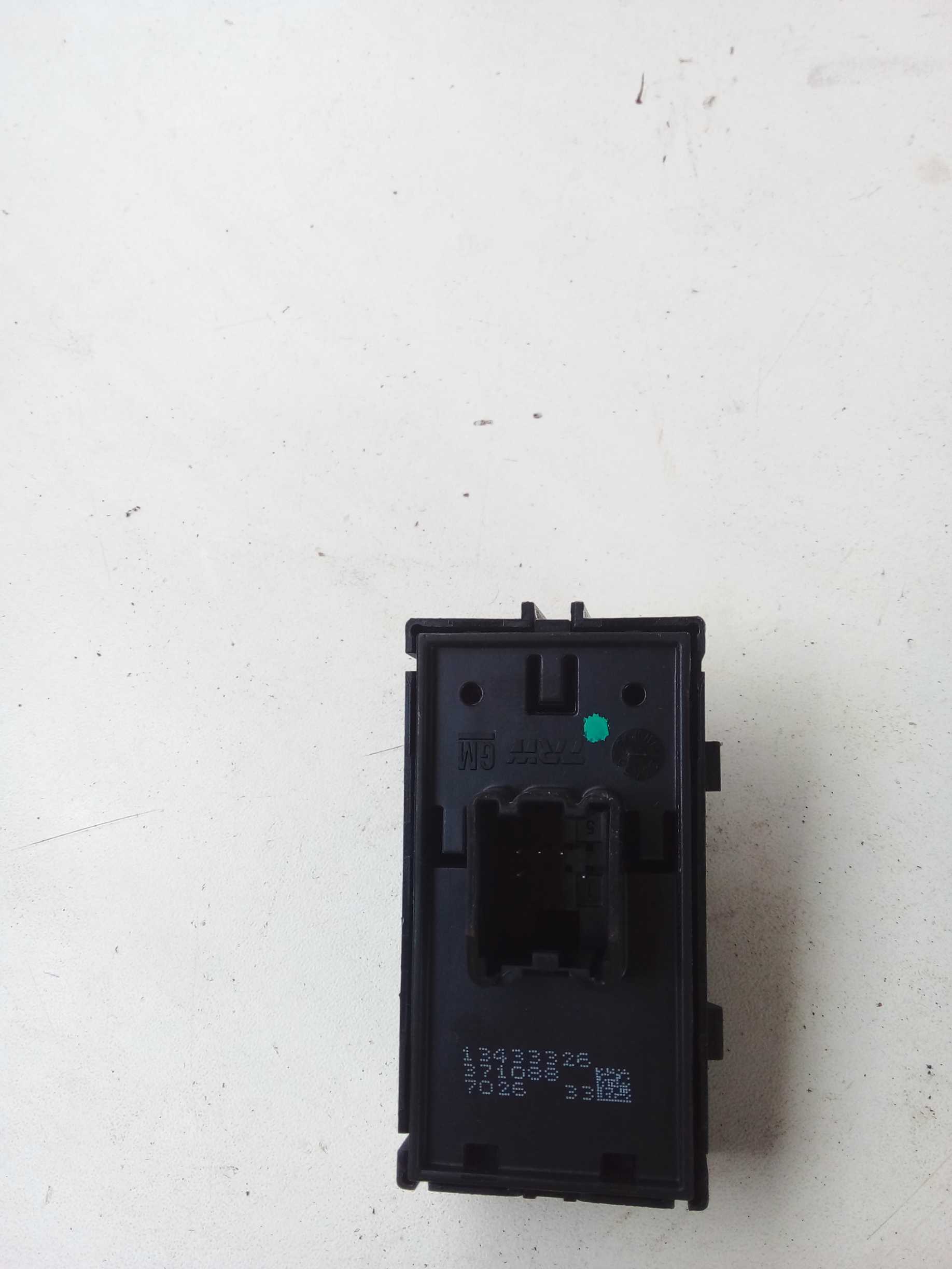 BOTAO VIDRO ELETRICO TRÁS DIREITO CRUZE 2017 1