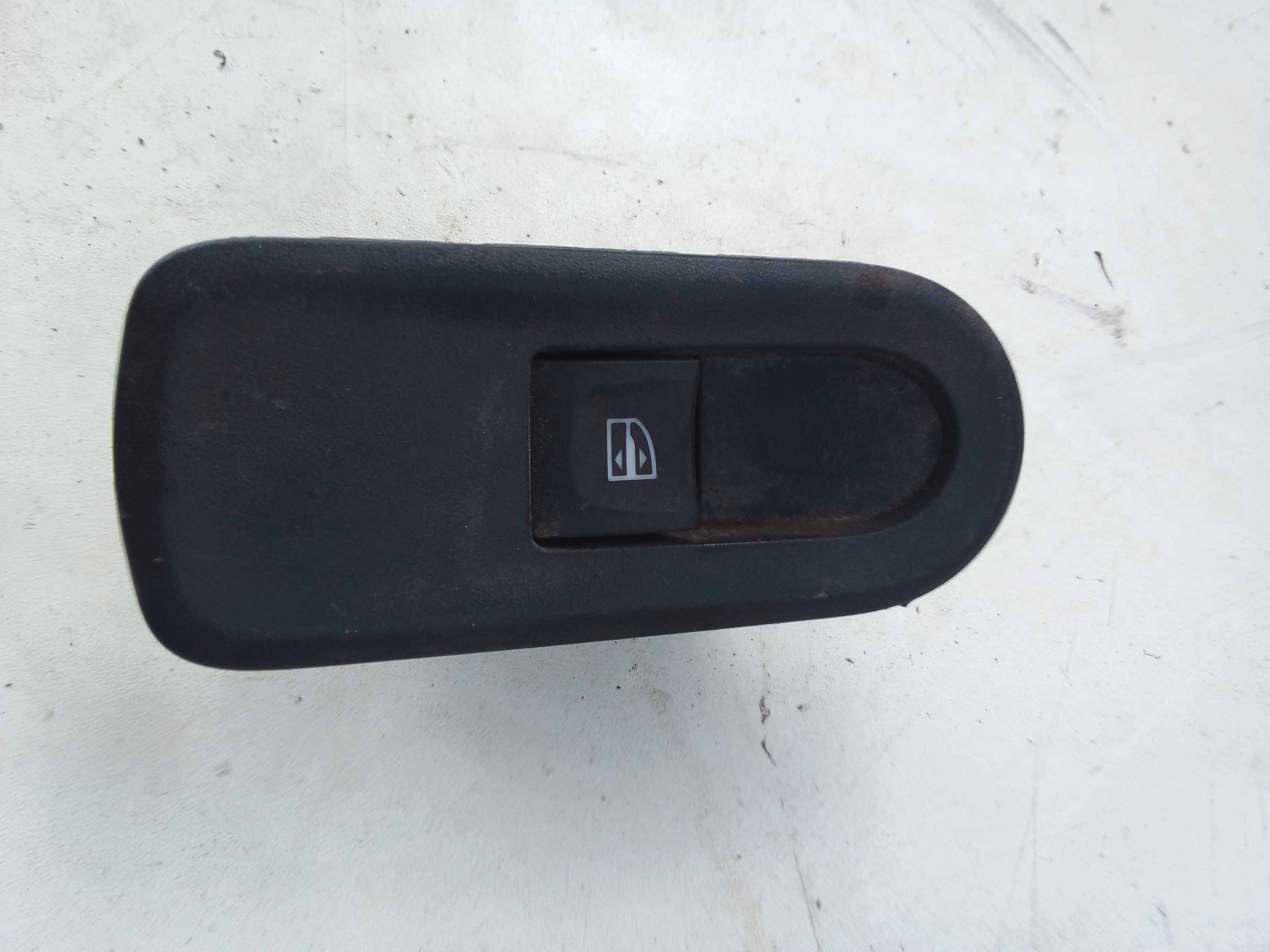 BOTAO VIDRO ELETRICO TRASEIRO DUSTER 2017 1