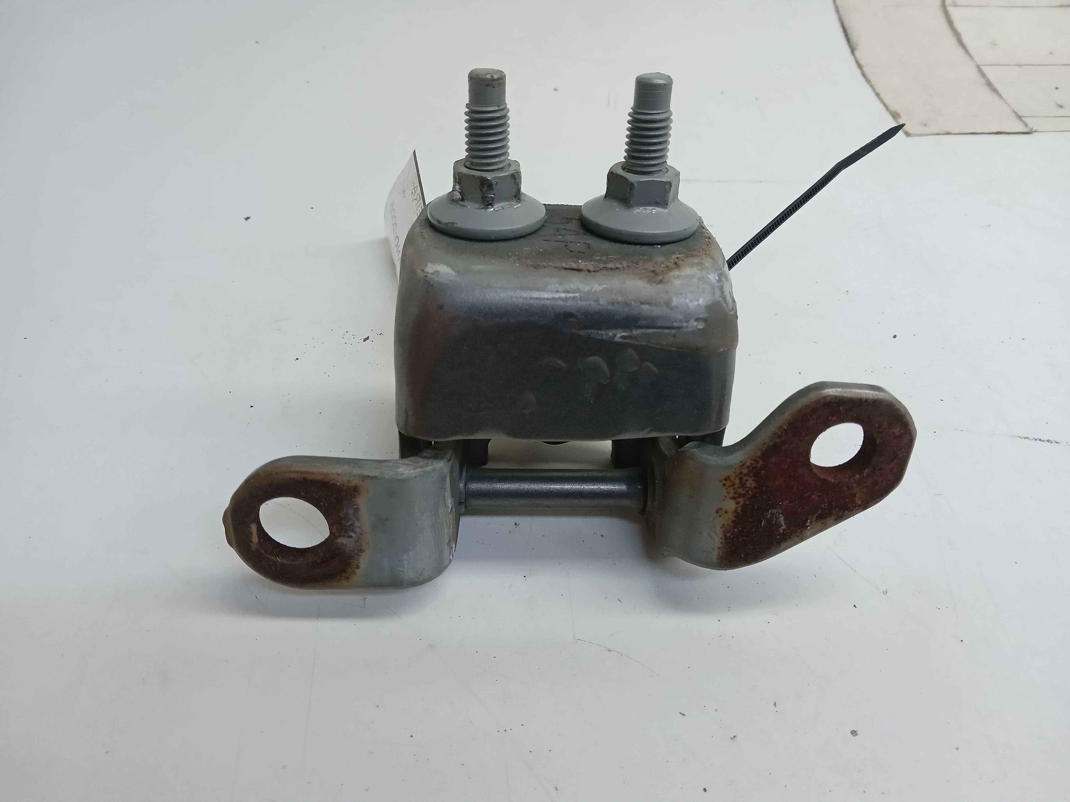 DOBRADIÇA SUPERIOR PORTA TRASEIRA DIREITA Honda Fit 2005 1